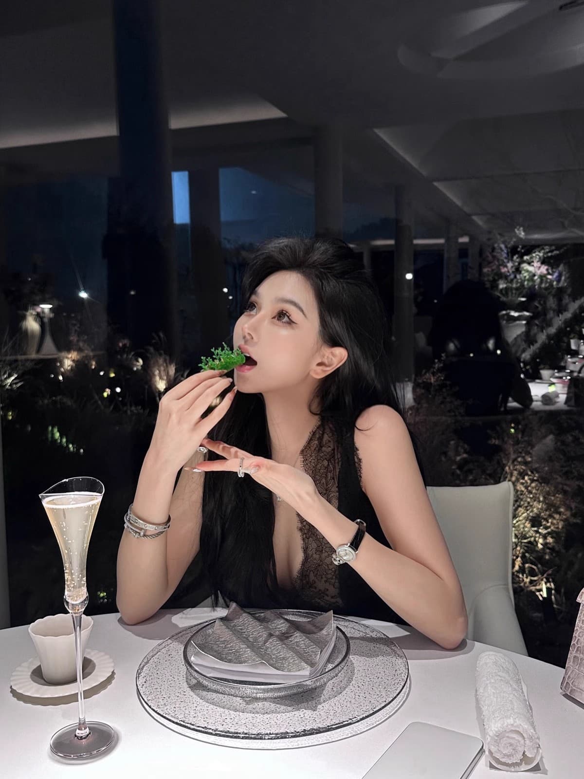 향기로운 노래 레이스 섹시함 순수한 욕망 바람 3 차원 속눈썹 레이스 레이스 불규칙 V넥 여성 셔츠 이미지 4