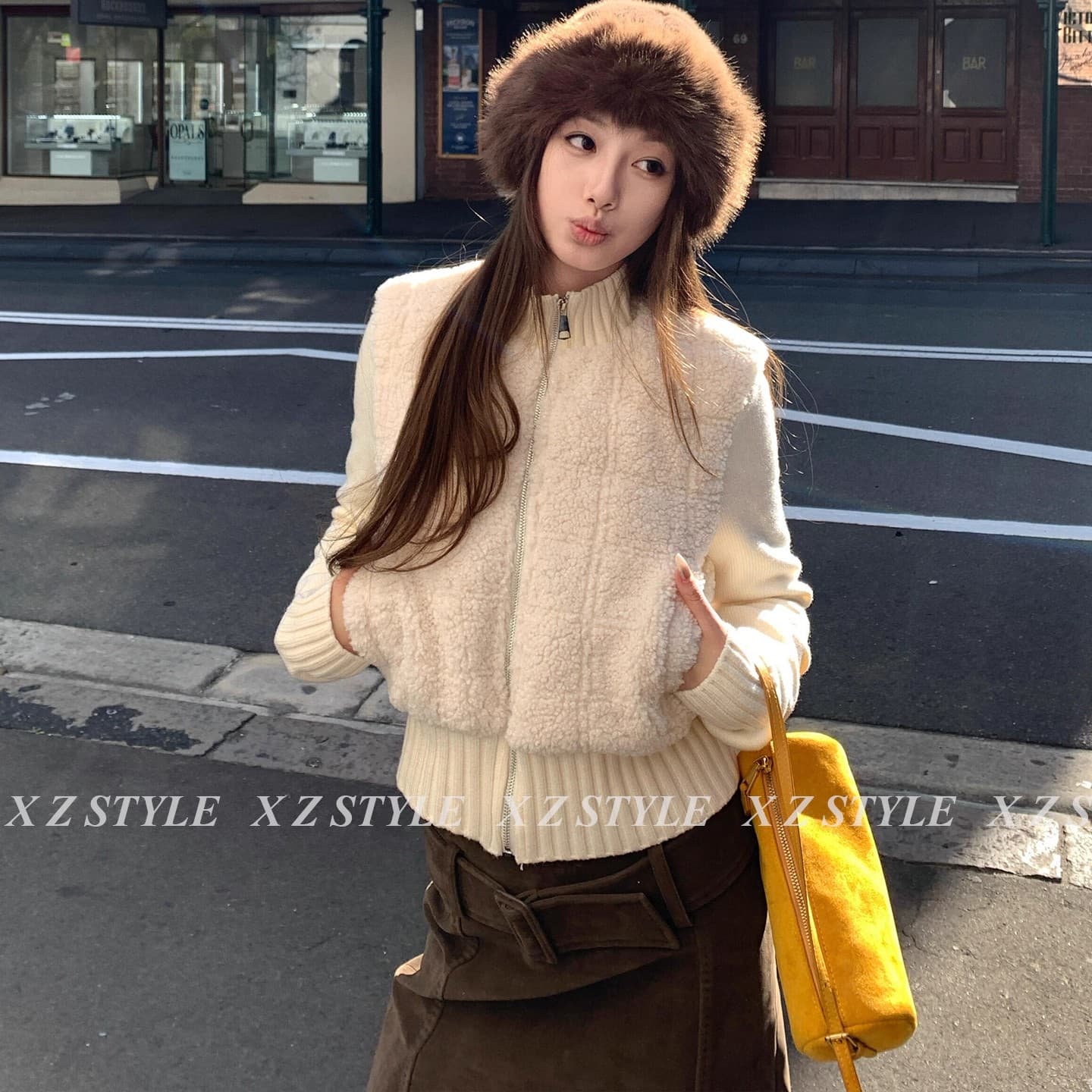 인터넷 그림 원본 원료 패치워크 모피 여성 코트 가을 겨울 2025 새로운 솜을 넣은 두꺼운 양털 쇼트 스타일 맨위 이미지 5