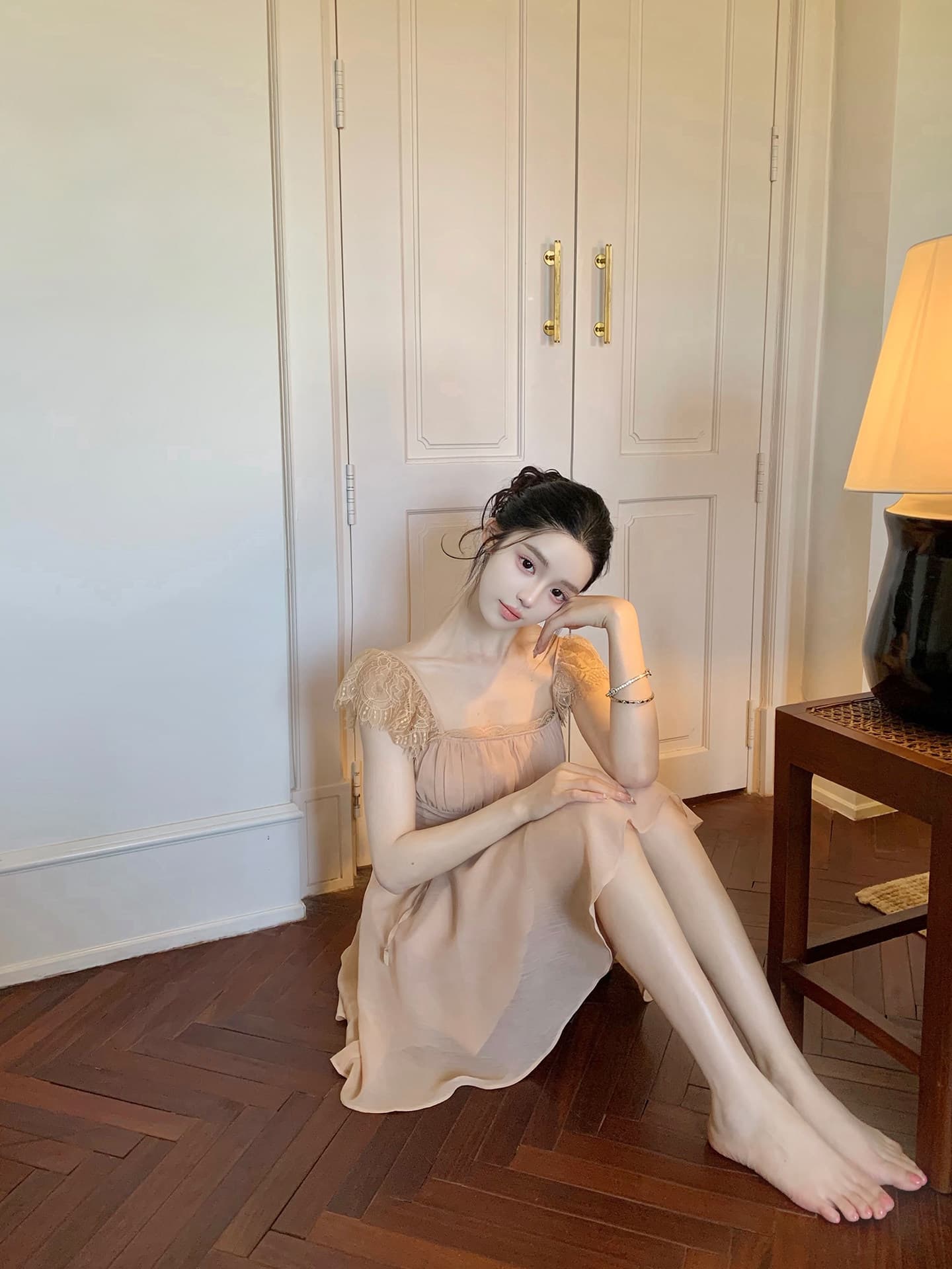 인터넷 그림 허리 수축 슬림해 보이는 알몸의 핑크색 여성 드레스 디자인 센스 미니 스커트 이미지 2
