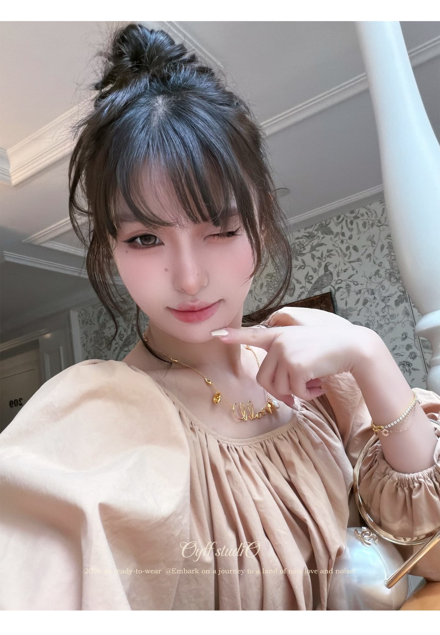 모래 색상 부드러운 문자열 함께 오프숄더 거품 소매 루즈핏 쇼트 스타일 작은 셔츠 주름 리본 미니 스커트 상세 이미지 22