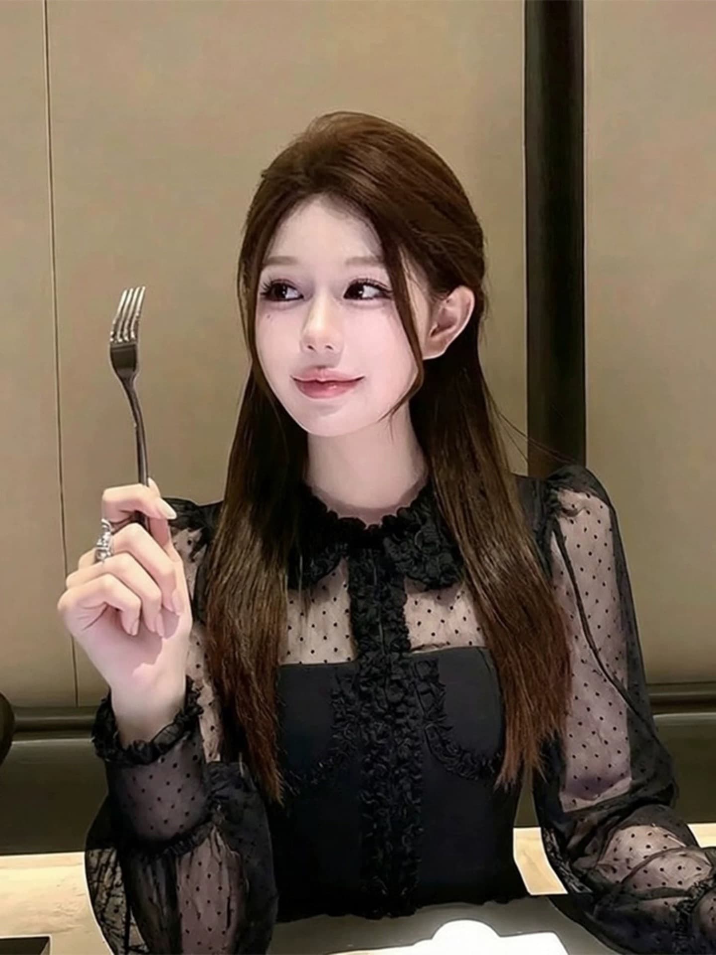 2026 봄 프랑스식 그는 벤 바람 작은 셔츠 빛 럭셔리 연령 감소 외국 가스 검정색 레이스 조각 거품 소매 셔츠 맨위 상세 이미지 2