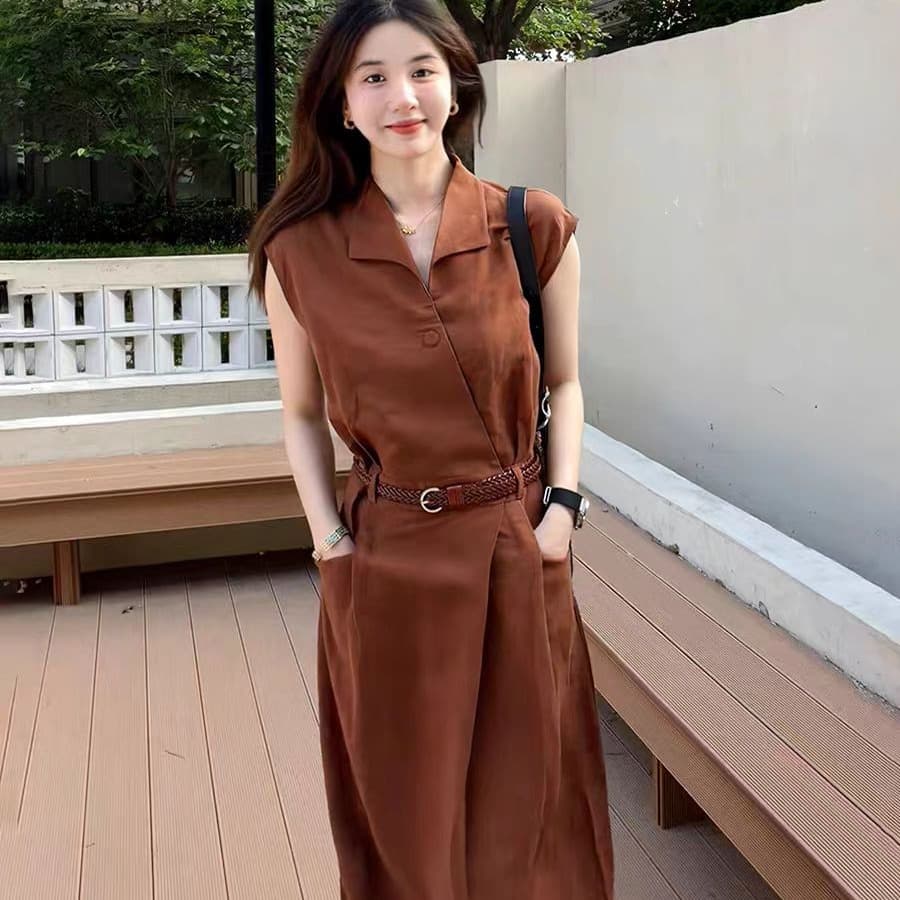 캐러멜 브라운 폴로 칼라 민소매 셔츠 여성 드레스 2026 년 여름 새로운 허리 수축 슬림해 보이는 품격 롱 스커트 이미지 5