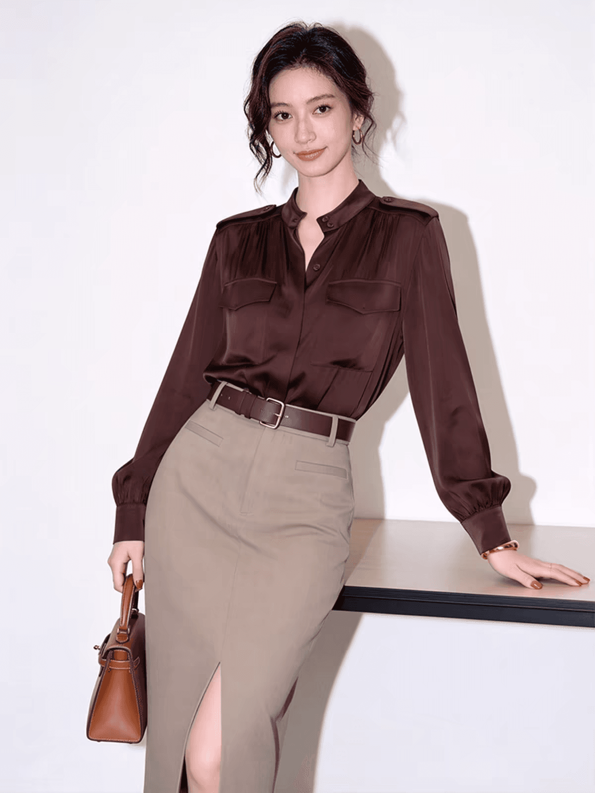 고급 센스 chic Chic 커피 색상 셔츠 세트 이른 가을 관대 한 고유 한 아름다운 빛 요리 한 코치 전체 집합 착용 가져 가라. 이미지 2