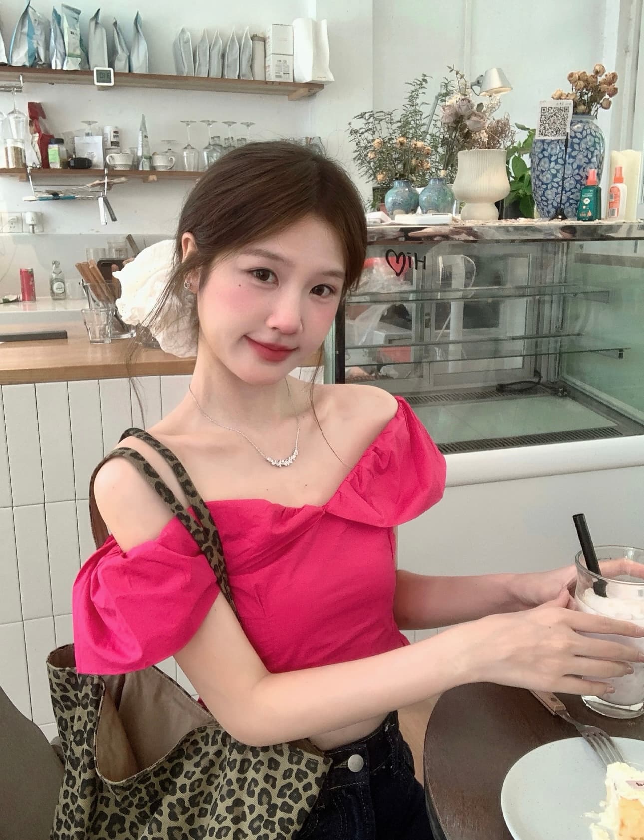 하이웨이스트 몸매 가꾸기 디자인 핫걸 디스플레이 화이트 보트넥 튜브탑 거품 소매 맨위 상세 이미지 4