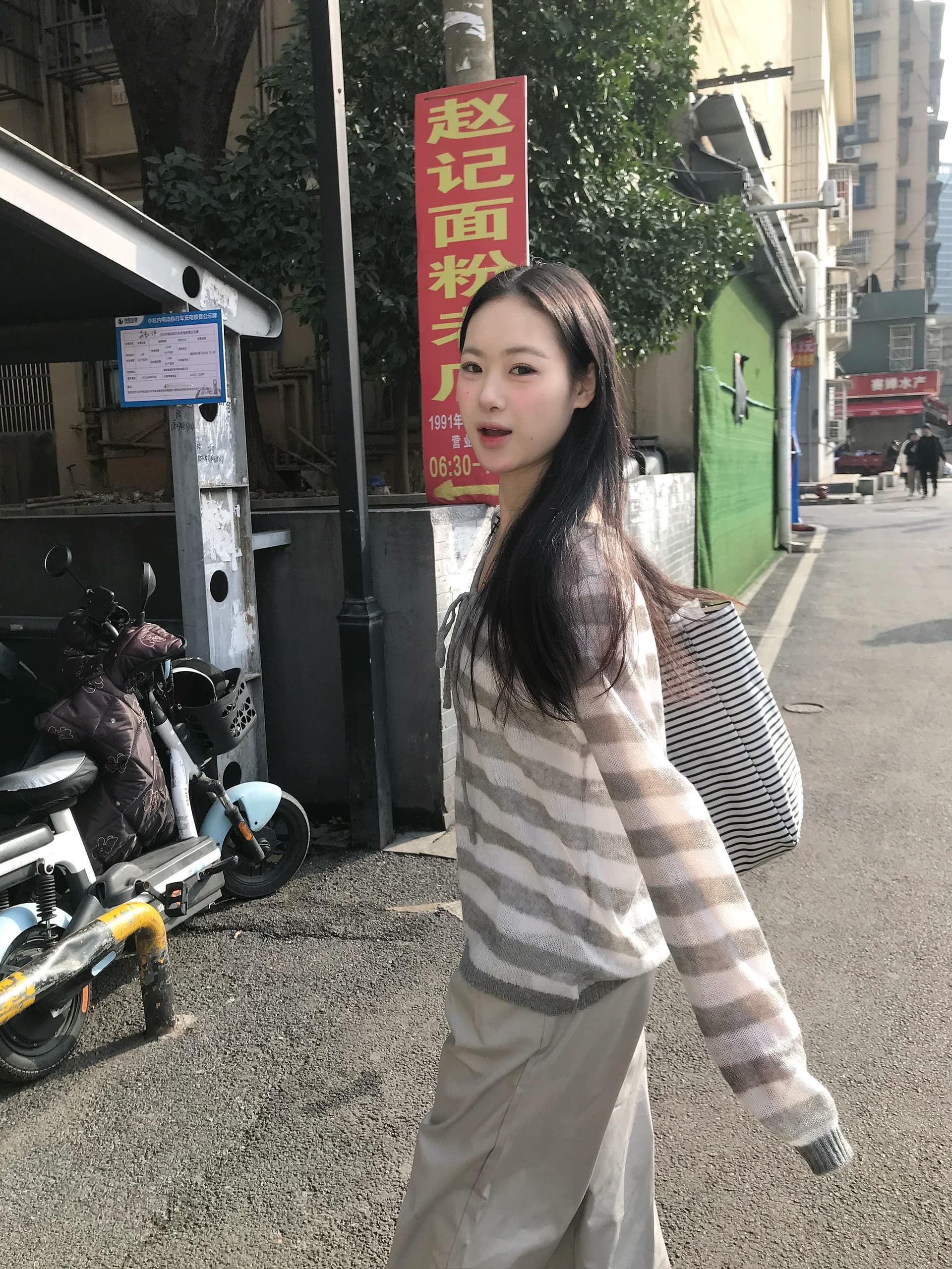 배색 스트라이프 비스듬한 어깨 펌프 로프 긴팔 니트 스웨터 여성 여름 얇은 스타일 외부 가져 가라. 마이크로 ~을 통해 자외선 차단 에어컨 블라우스 맨위 상세 이미지 5