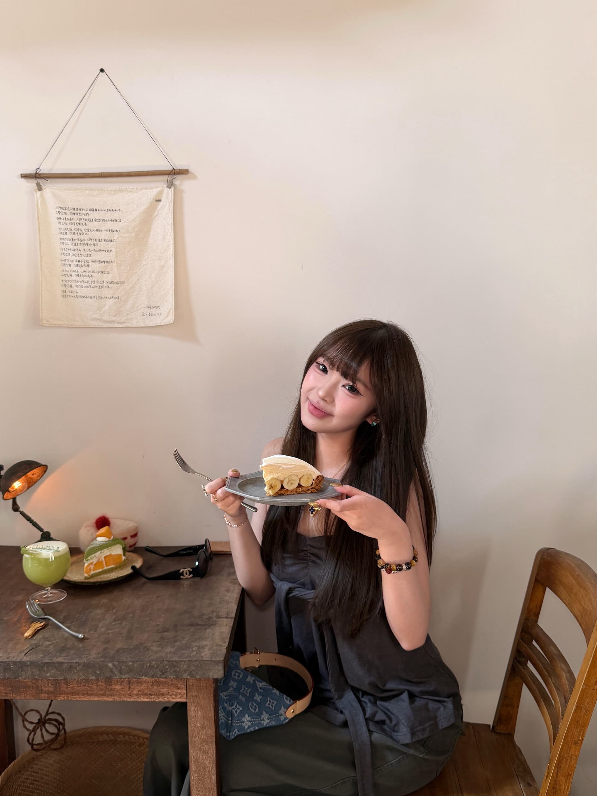 가슴 나비 넥타이 맨위 디자인 센스 몸매 가꾸기 슬림해 보이는 도루 가을 센스 캐미솔 상세 이미지 1