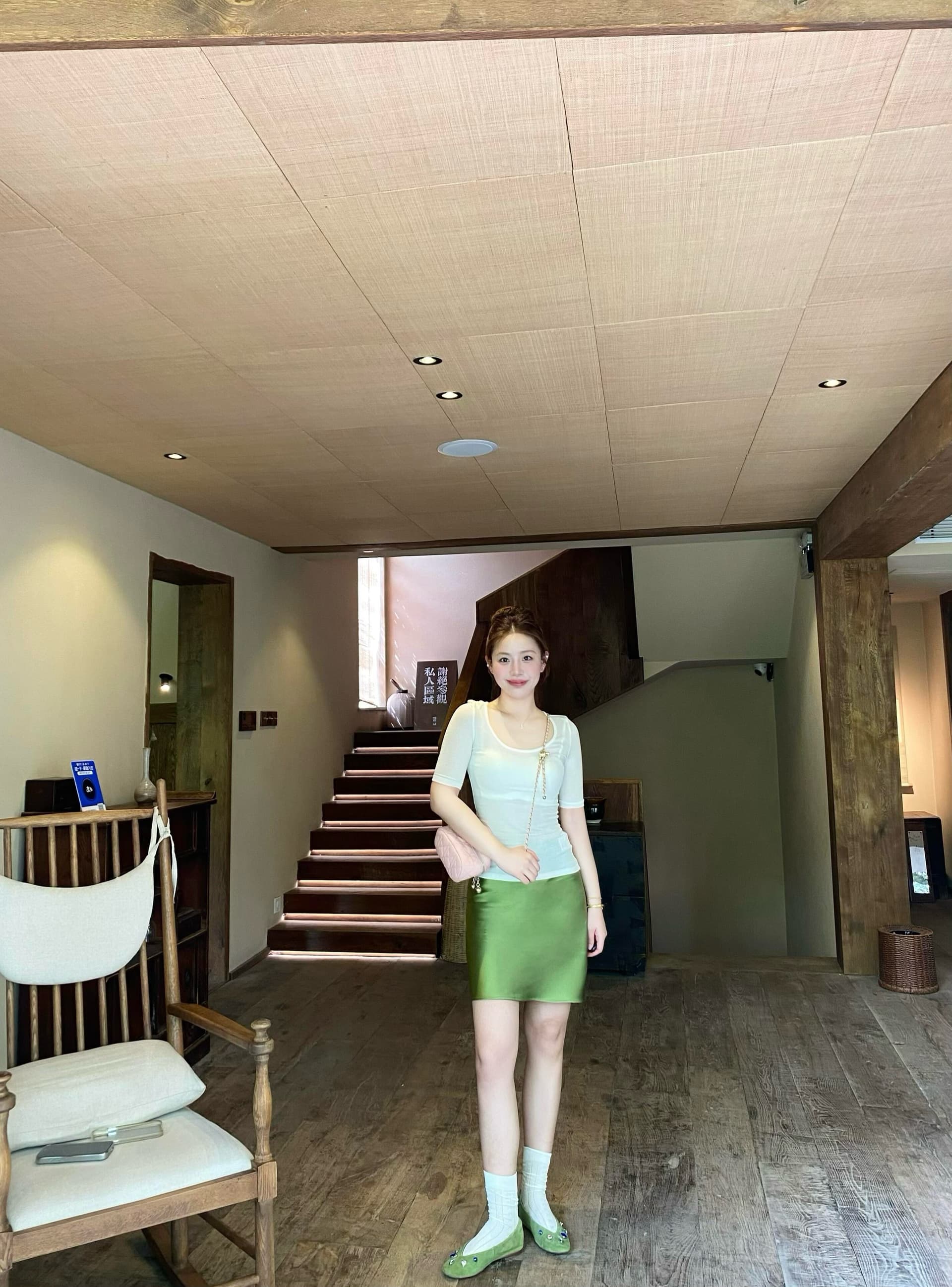 고급 센스 비스듬한 자르다 새틴 센스 아세트산 미니 스커트 여성 몸매 가꾸기 u 칼라 T 투피스 슈트 상세 이미지 8