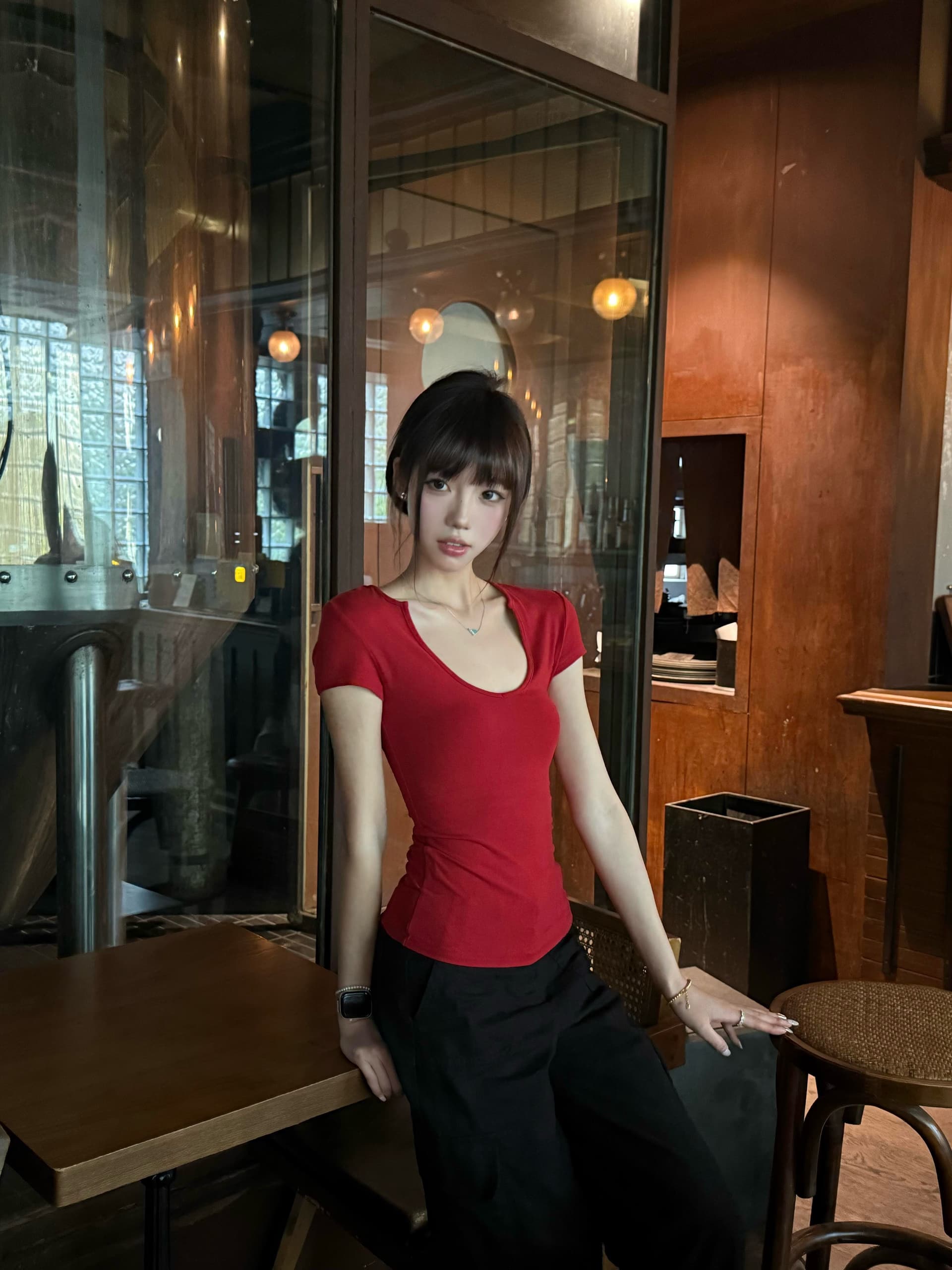주요 추진력 쇄골 숙박 화이트 u 칼라 긍정적 인 어깨 반팔 티셔츠 여성 여름 새로운 몸매 가꾸기 슬림해 보이는 쇼트 스타일 맨위 상세 이미지 3