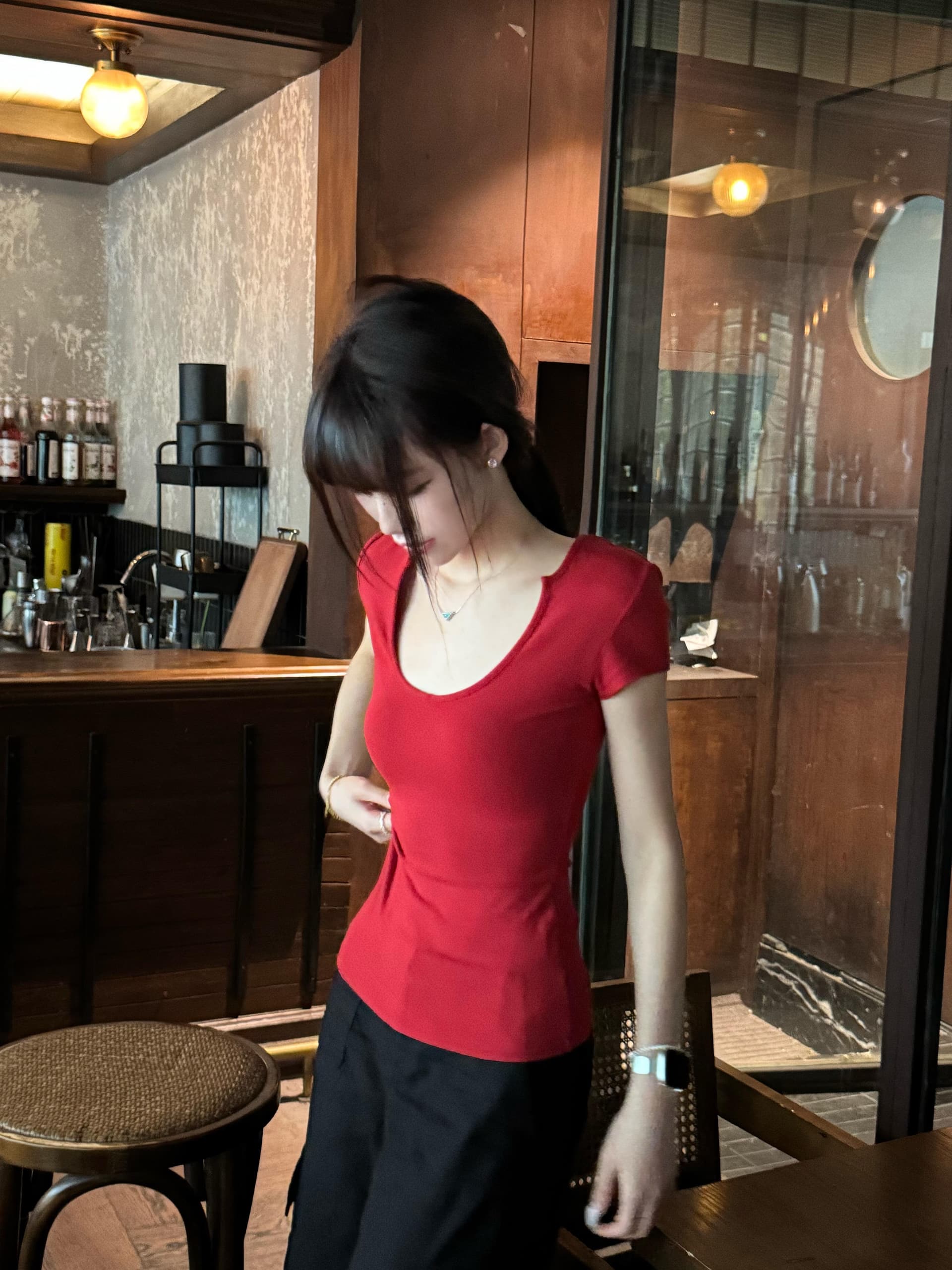 주요 추진력 쇄골 숙박 화이트 u 칼라 긍정적 인 어깨 반팔 티셔츠 여성 여름 새로운 몸매 가꾸기 슬림해 보이는 쇼트 스타일 맨위 상세 이미지 6