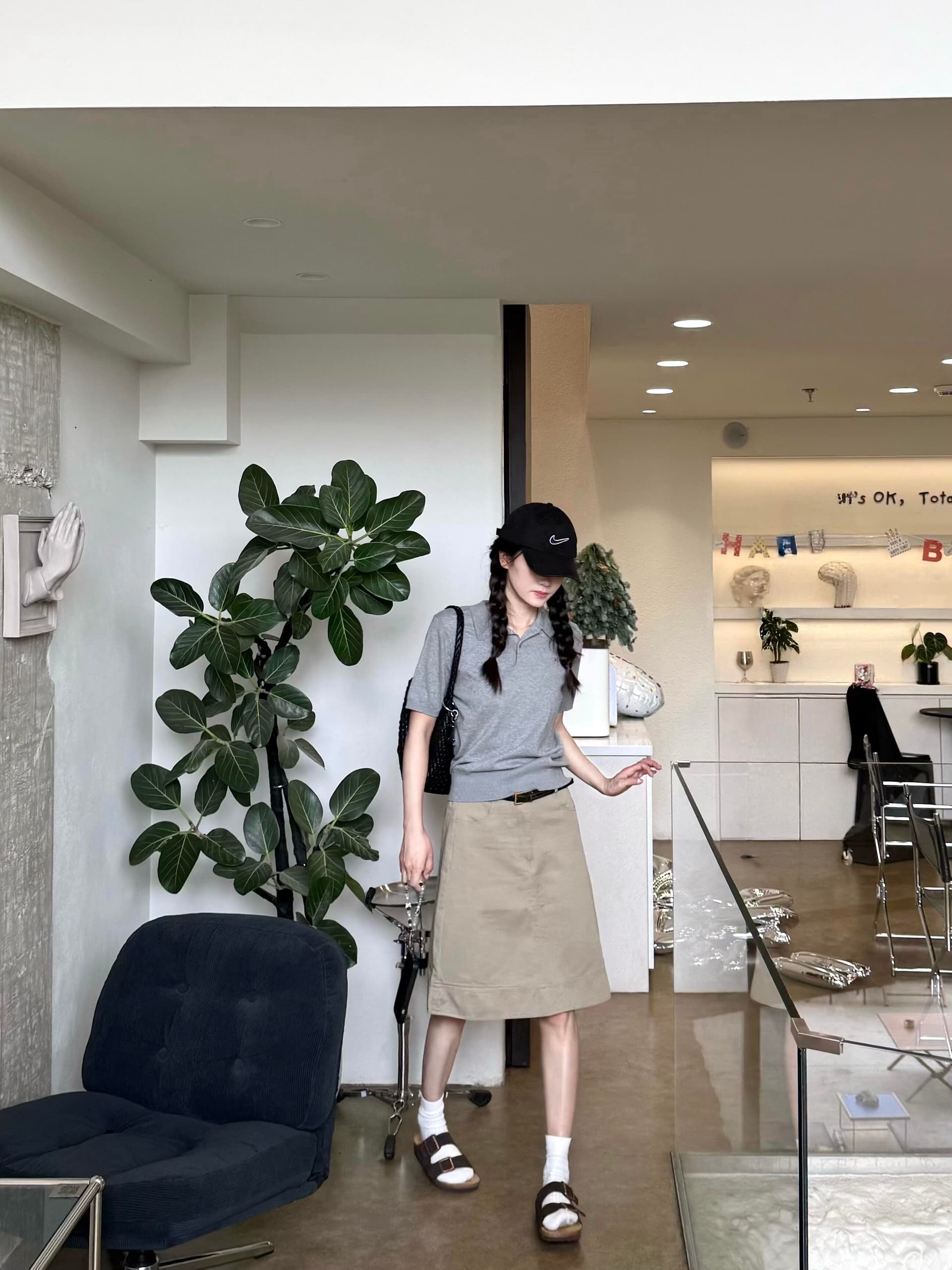 여름 단색 레트로 니트 반팔 폴로 칼라 버튼 POLO 셔츠 여성 알파벳 자수 새로운 티셔츠 상세 이미지 4