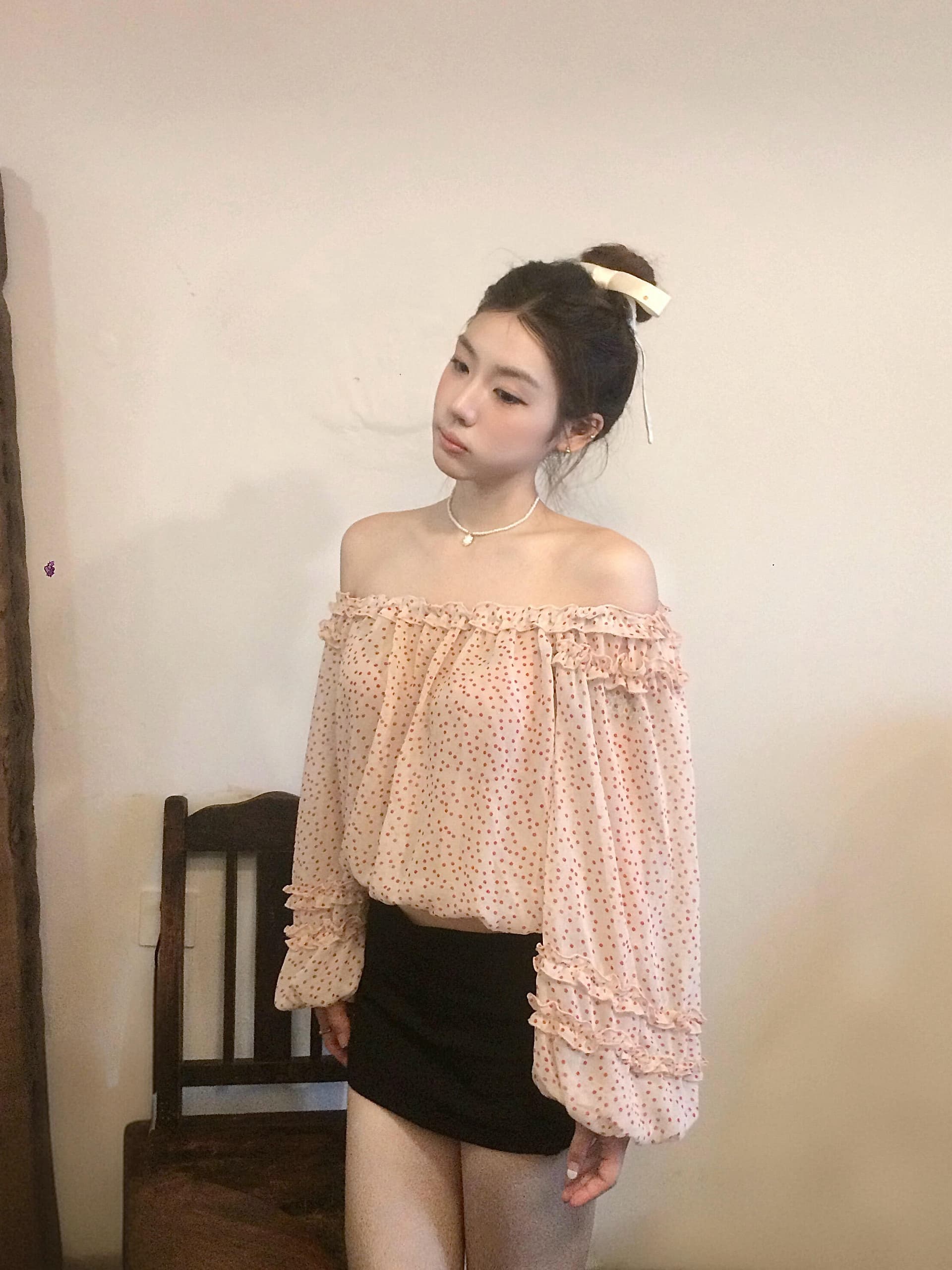 프릴 오프숄더 꽃무늬 벌룬 소매 시폰 셔츠 여성 여름 디자인 센스 루즈핏 도트 무늬 맨위 상세 이미지 4