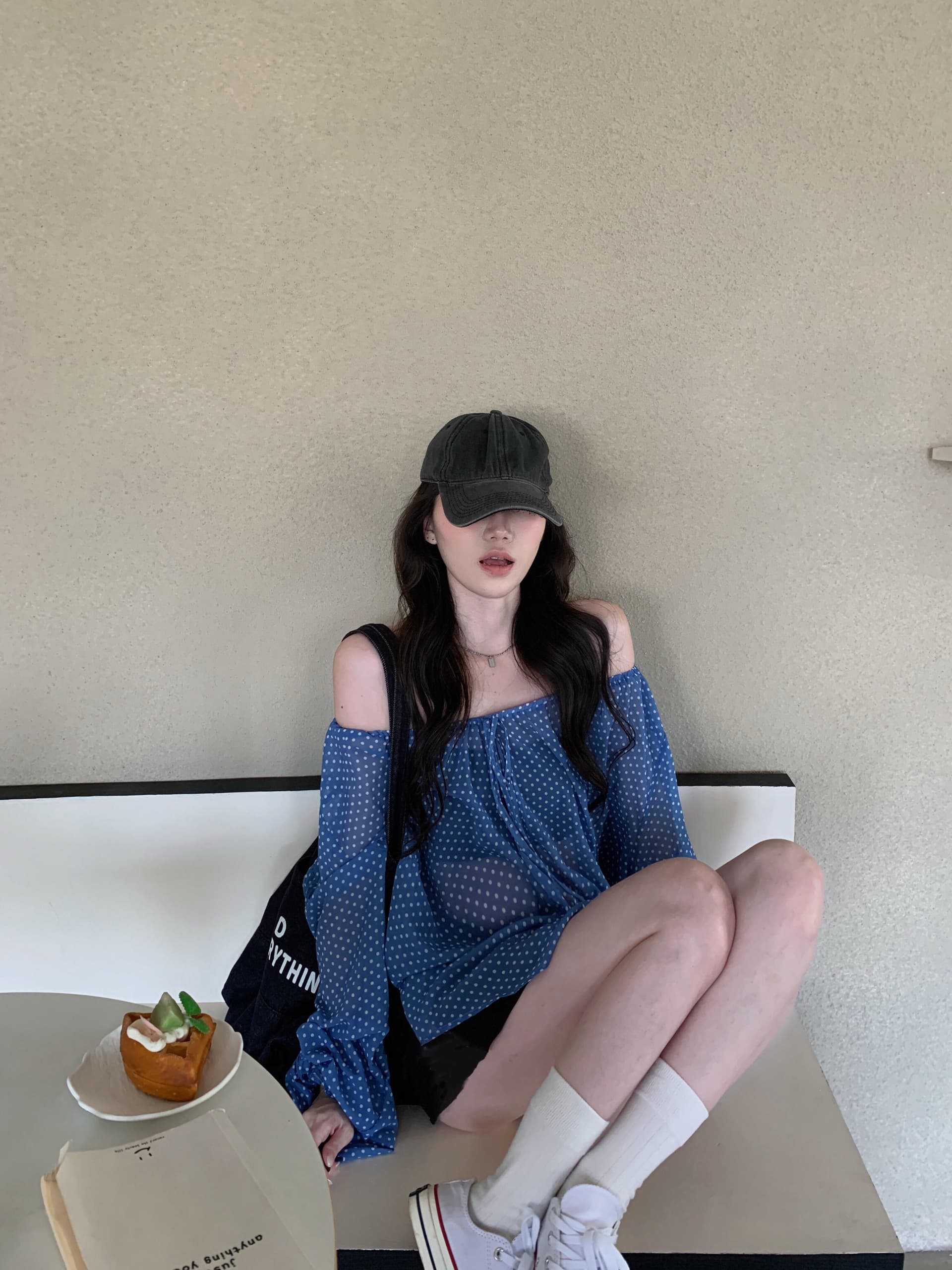 오프숄더 도트 무늬 레이스업 얇은 스타일 시폰 셔츠 여성 여름 루즈핏 마이크로 ~을 통해 디자인 센스 긴팔 맨위 상세 이미지 4