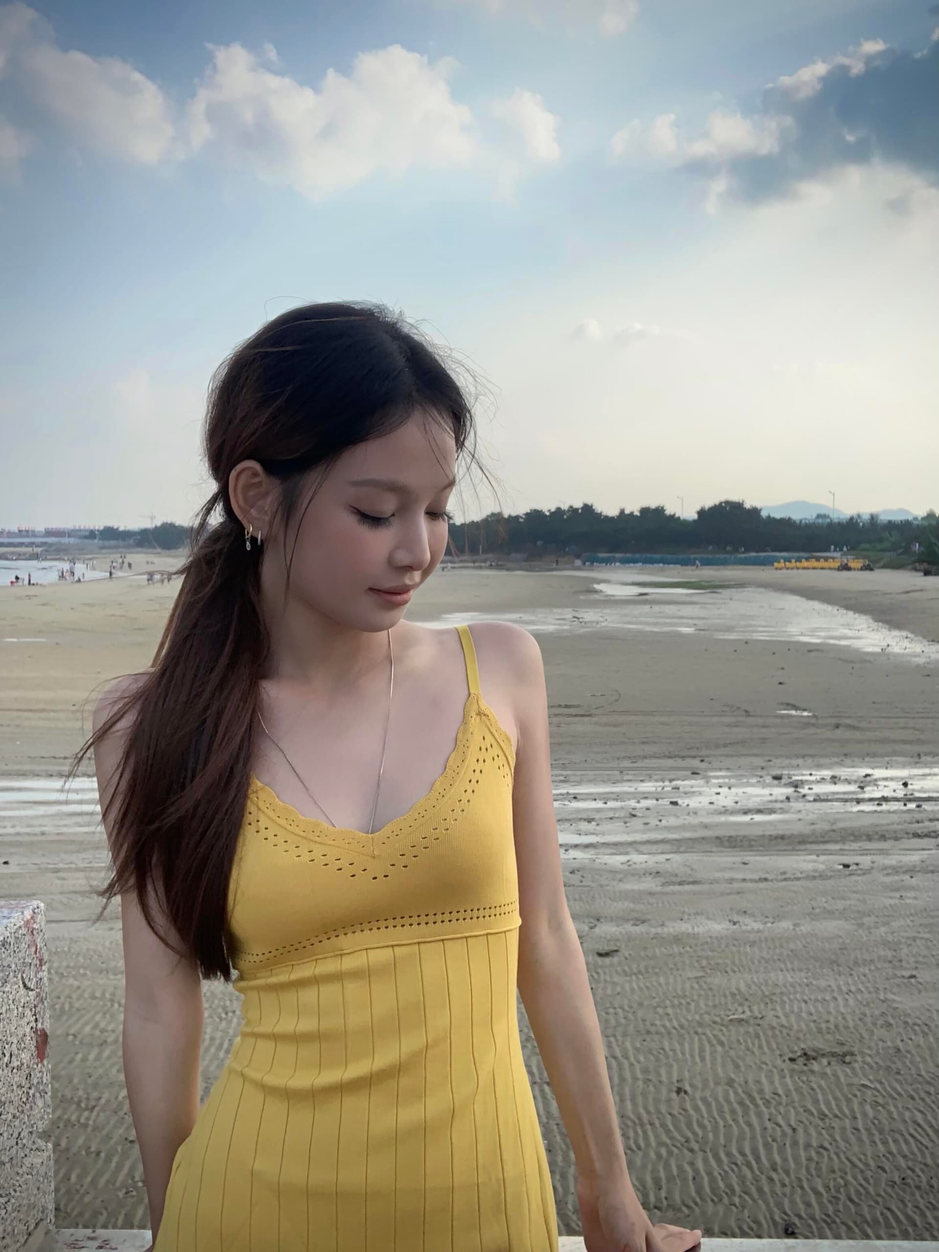 순수한 욕망 분위기 몸매 가꾸기 쇼트 스타일 홀로우 아웃 자수 V넥 드레스 상세 이미지 2