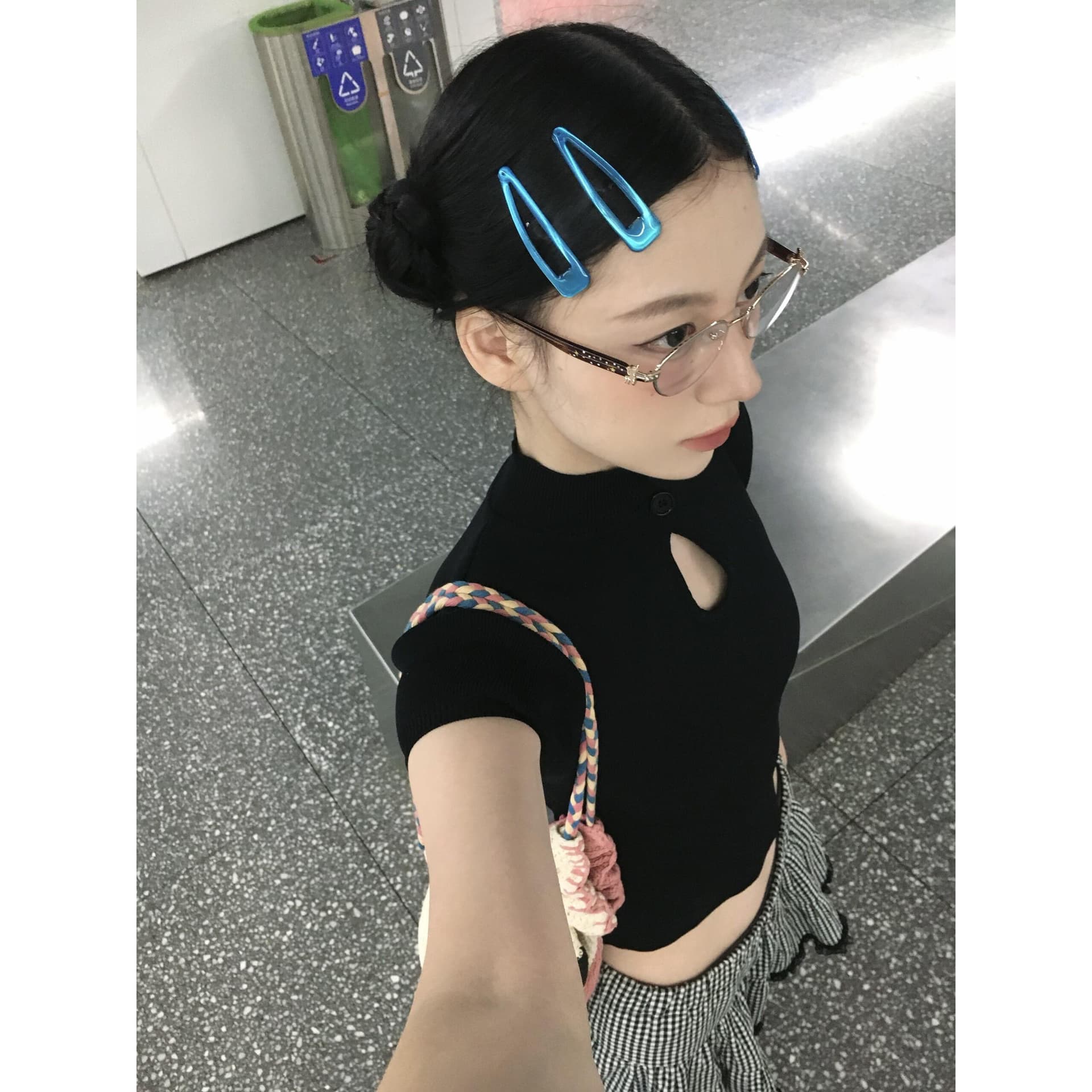 반하이넥 홀로우 아웃 반팔 노래 구슬 실 혼방 몸매 가꾸기 긍정적 인 어깨 모직물 맨위 이미지 5