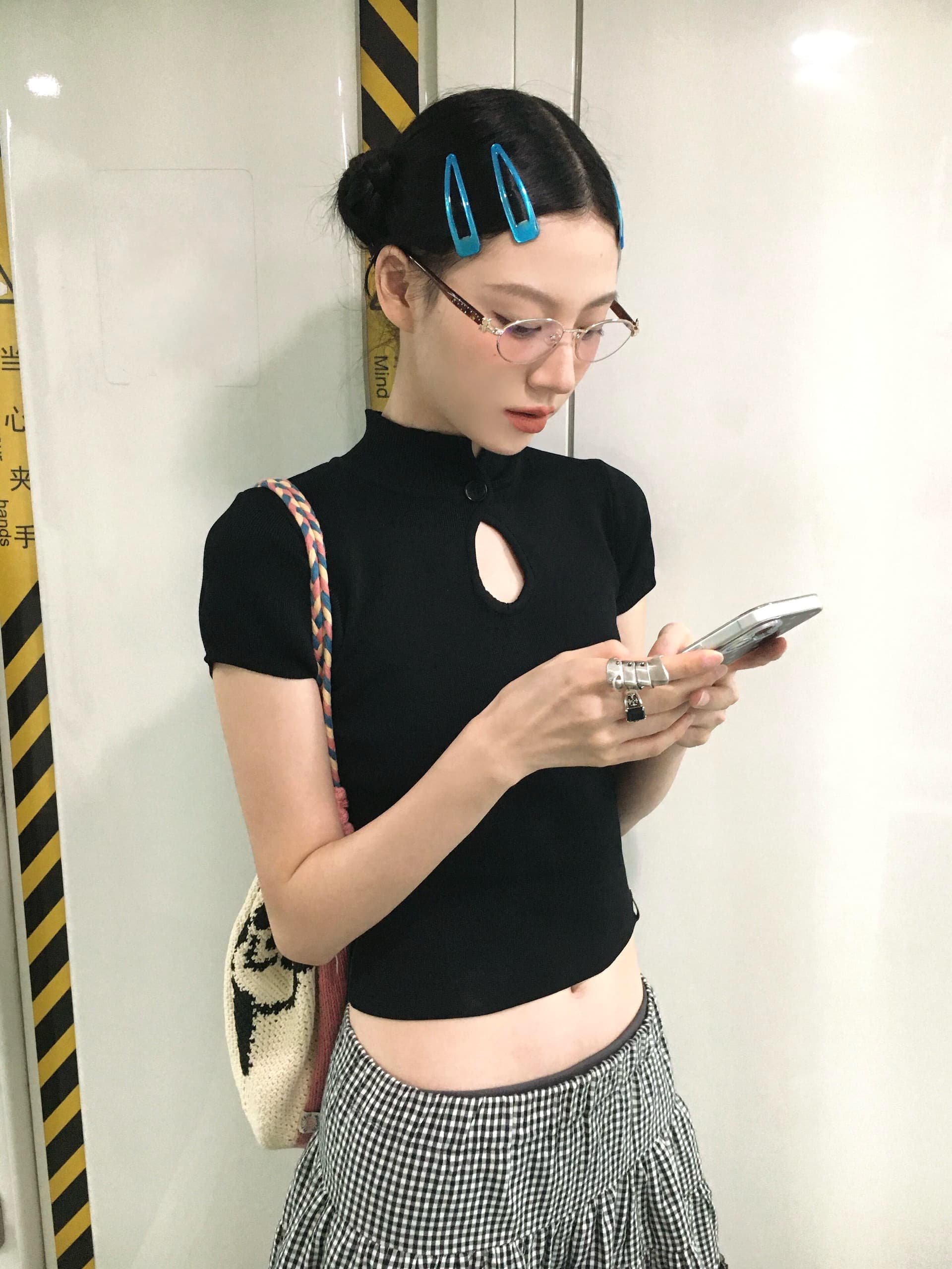 반하이넥 홀로우 아웃 반팔 노래 구슬 실 혼방 몸매 가꾸기 긍정적 인 어깨 모직물 맨위 상세 이미지 1