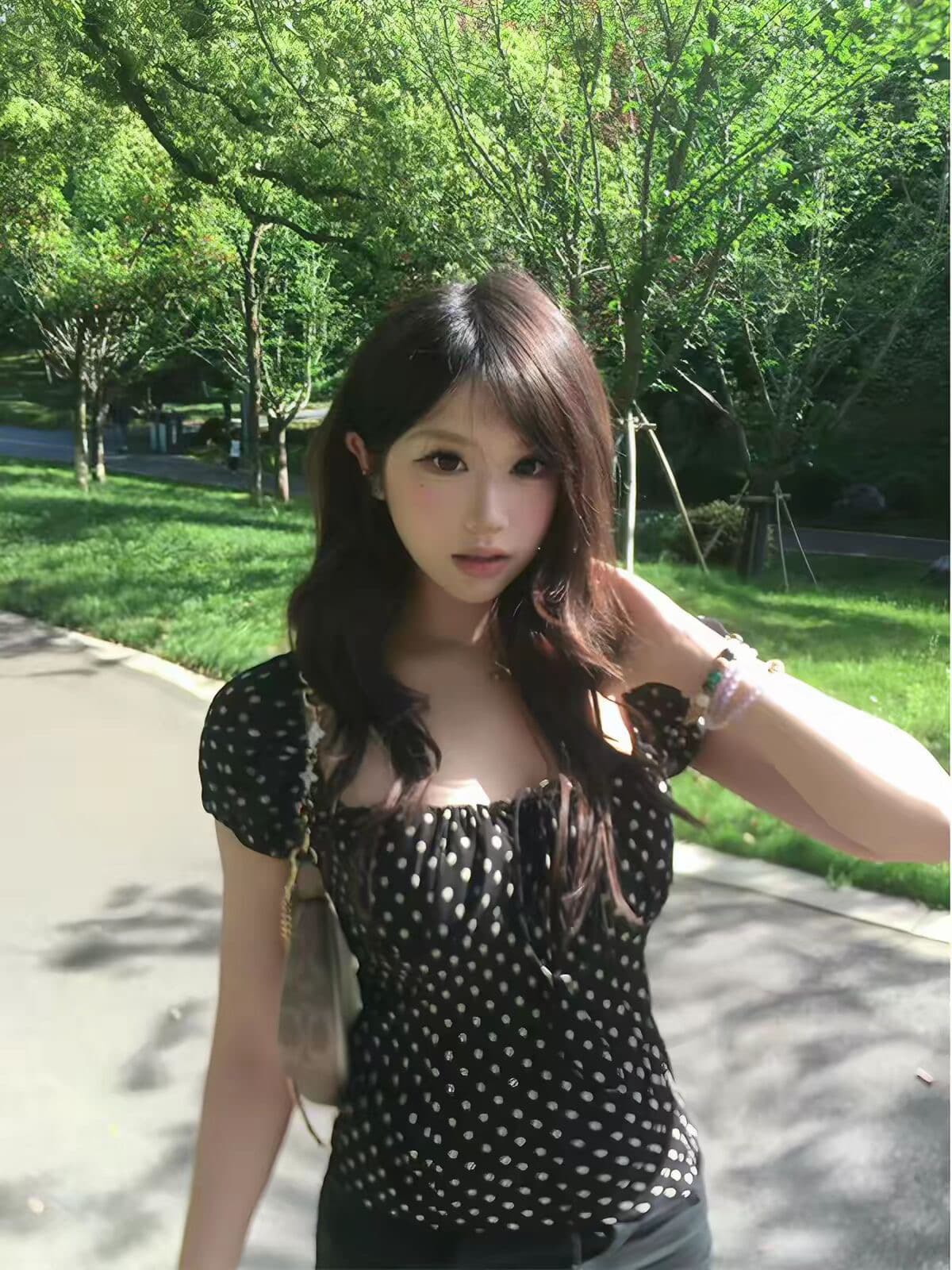 miu 부서 도트 무늬 반팔 여성 셔츠 여름 착용 가져 가라. 부서 벨트 측면 칼라 셔츠 몸매 가꾸기 슬림해 보이는 순수한 욕망 달콤함 맨위 상세 이미지 1
