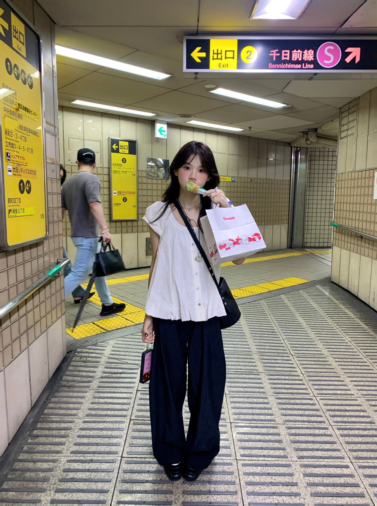 작은 날다 소매 질감 여성 셔츠 여름 반팔 품격 쇼트 스타일 디자인 센스 고급 맨위 셔츠