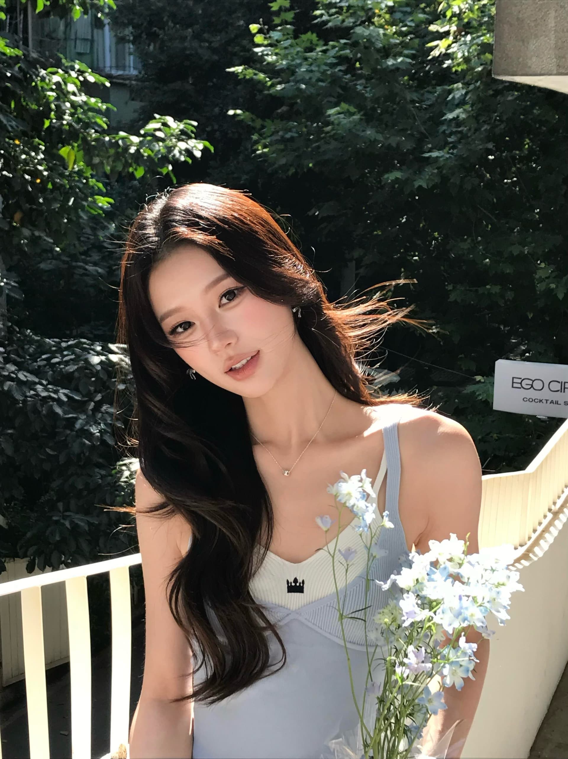 새로운 여름 페이크 레이어드 맨위 여성 패션 외국 가스 몸매 가꾸기 슬림해 보이는 캐미솔 외출용 쇼트 스타일 여성 의류