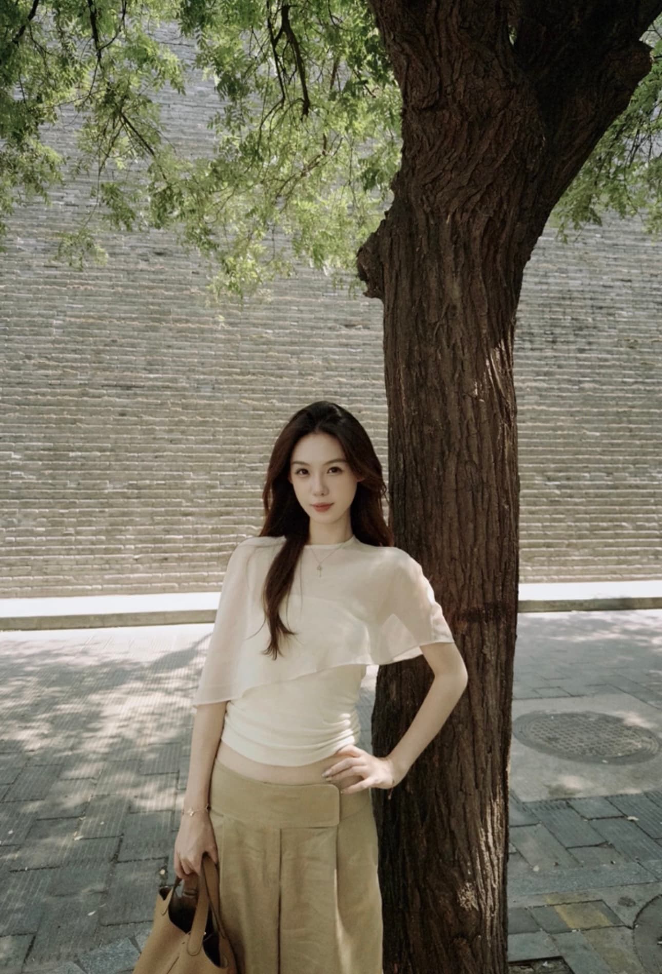 strike a pose 주간 실크 라이 경기 서울 망토 숄 튜브탑 여성 여름 느긋한 품격 몸매 가꾸기 디자인 맨위 이미지 2