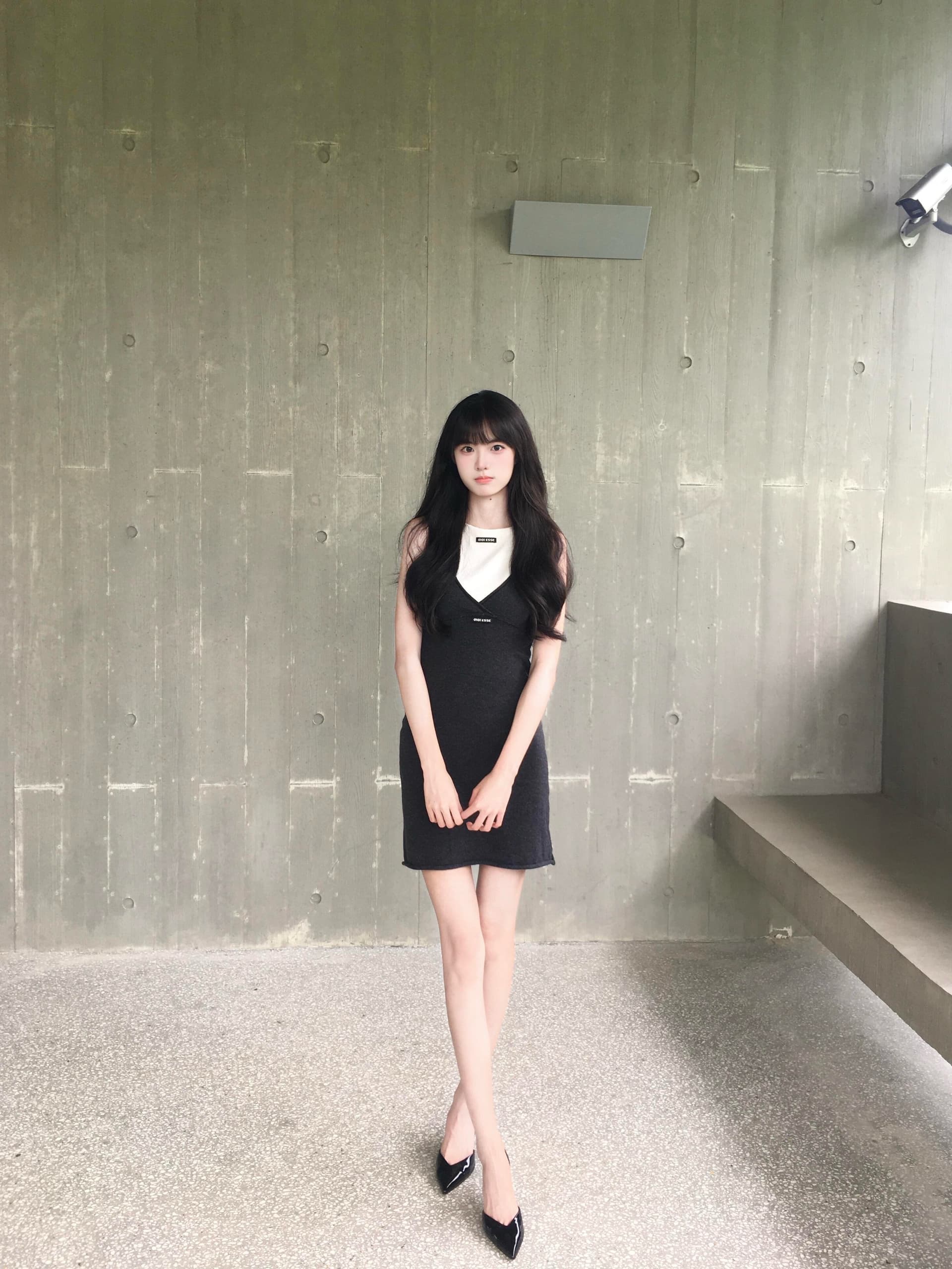 이른 가을 세련된 스택 착용 깊은 V 넥 슬립 드레스 여성 인사이드 가져 가라. 만나는 쇼트 스타일 드레스 이미지 4