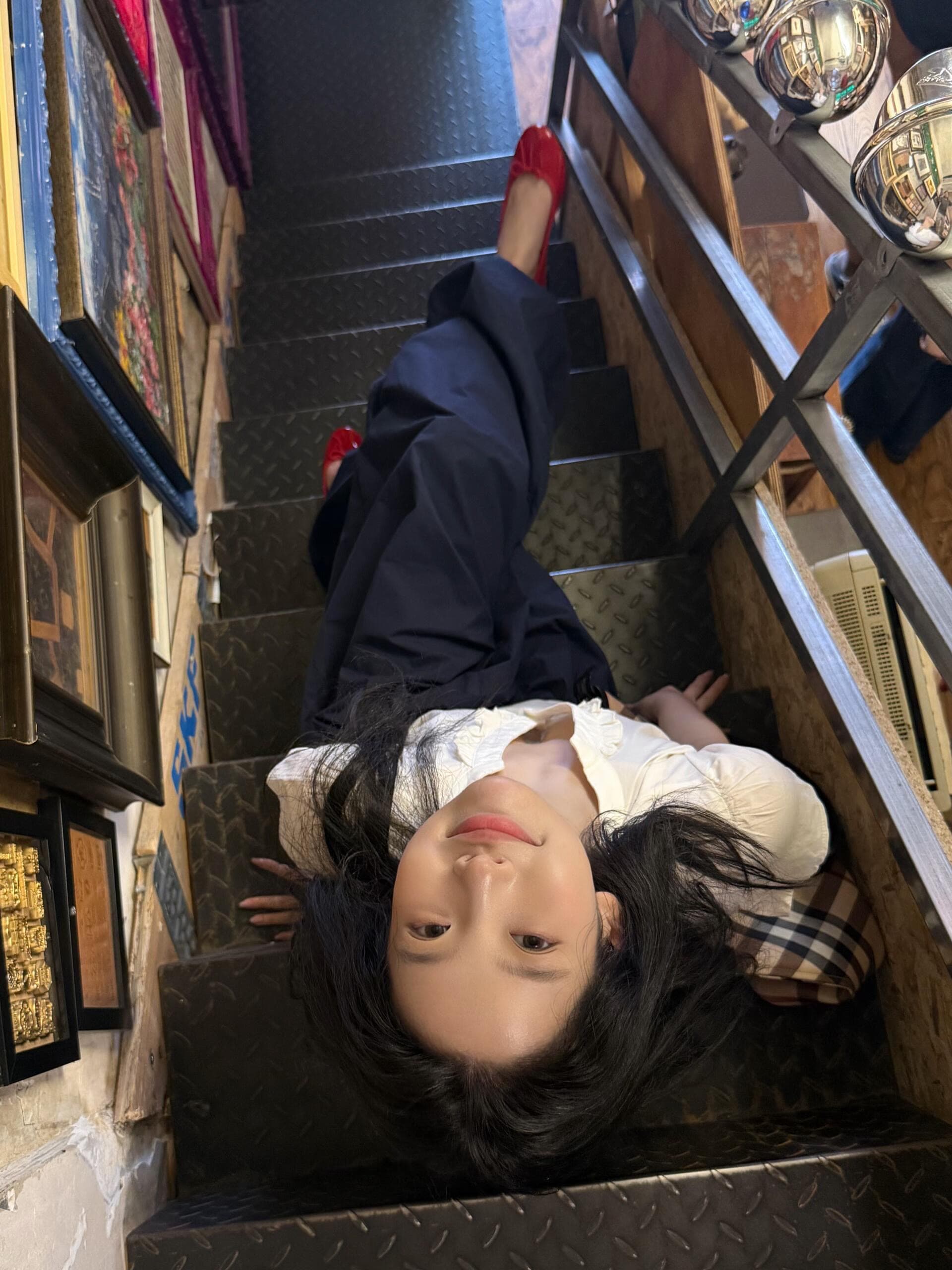 봄 여름 아메리칸 레트로 레이스 V넥 단추 슬림해 보이는 허리 수축 셔츠 화이트 반팔 미니멀리즘 다용도 여성 켜기 상세 이미지 7