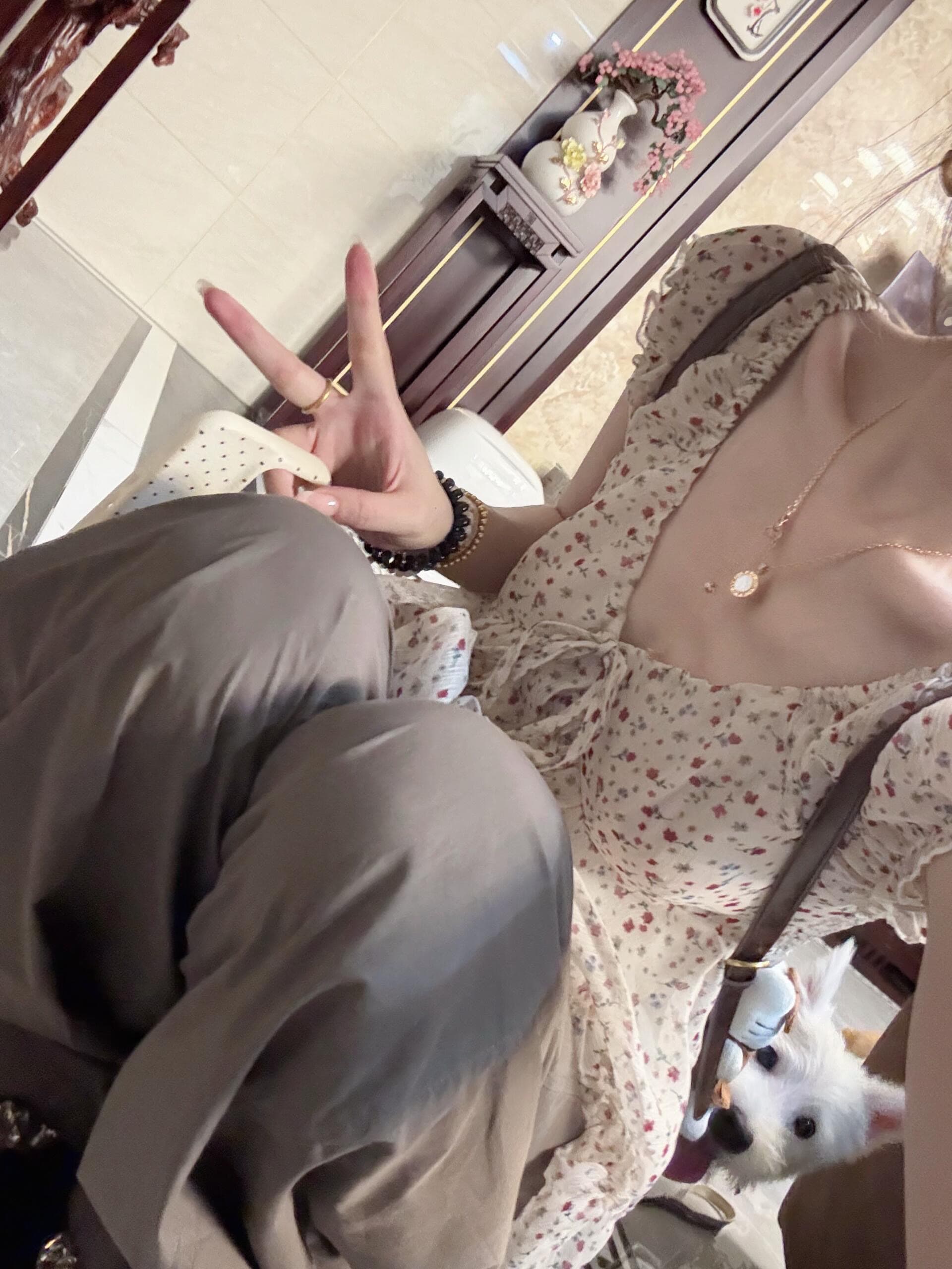 꽃 리플 빛 언어 V넥 레이스업 꽃무늬 명중 가져 가라. 허리 수축 슬림해 보이는 맨위 상세 이미지 1
