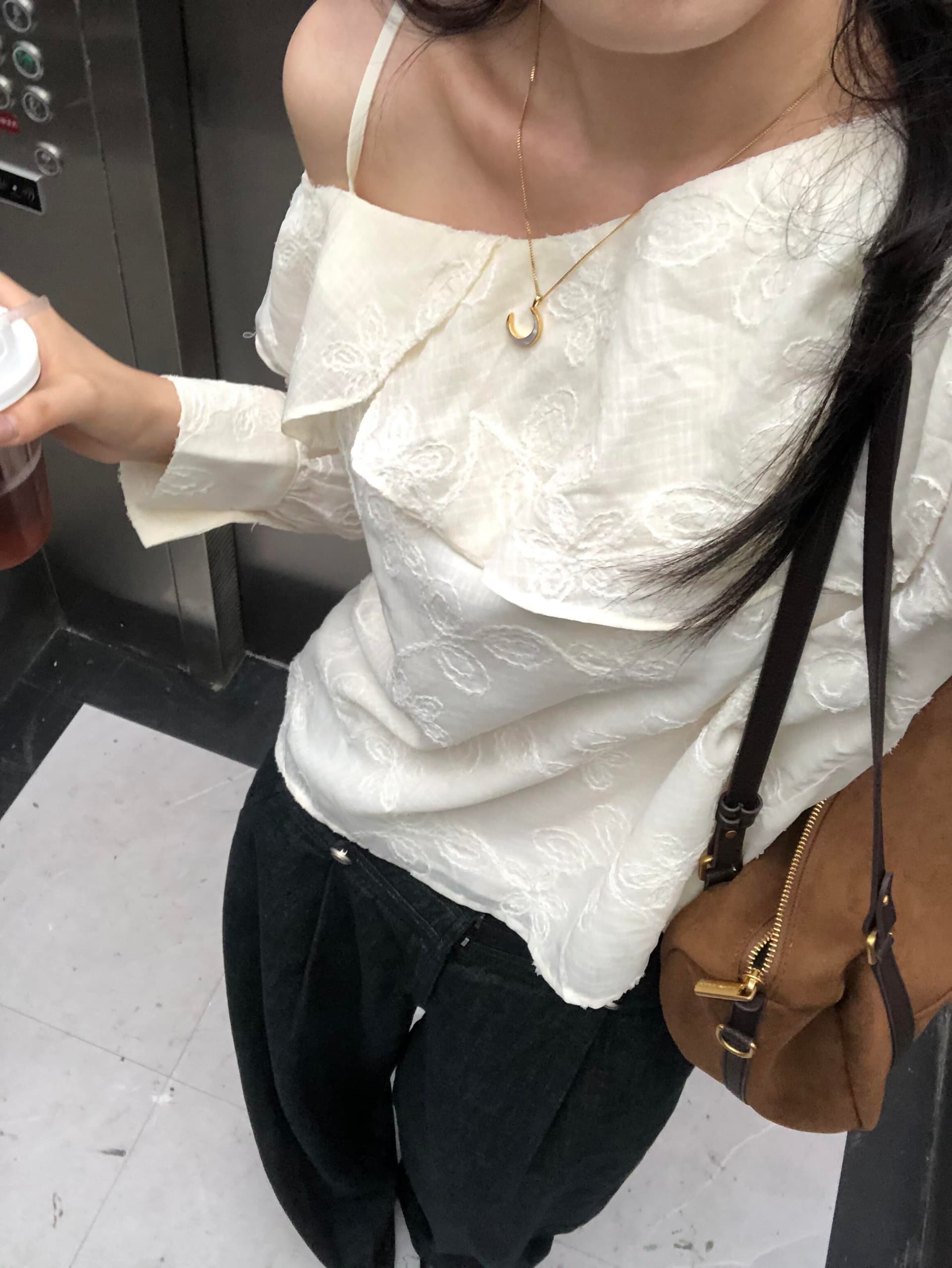 한국 스타일 3 차원 자수 오프숄더 시폰 셔츠 여성 프릴 비스듬한 어깨 봄 맨위