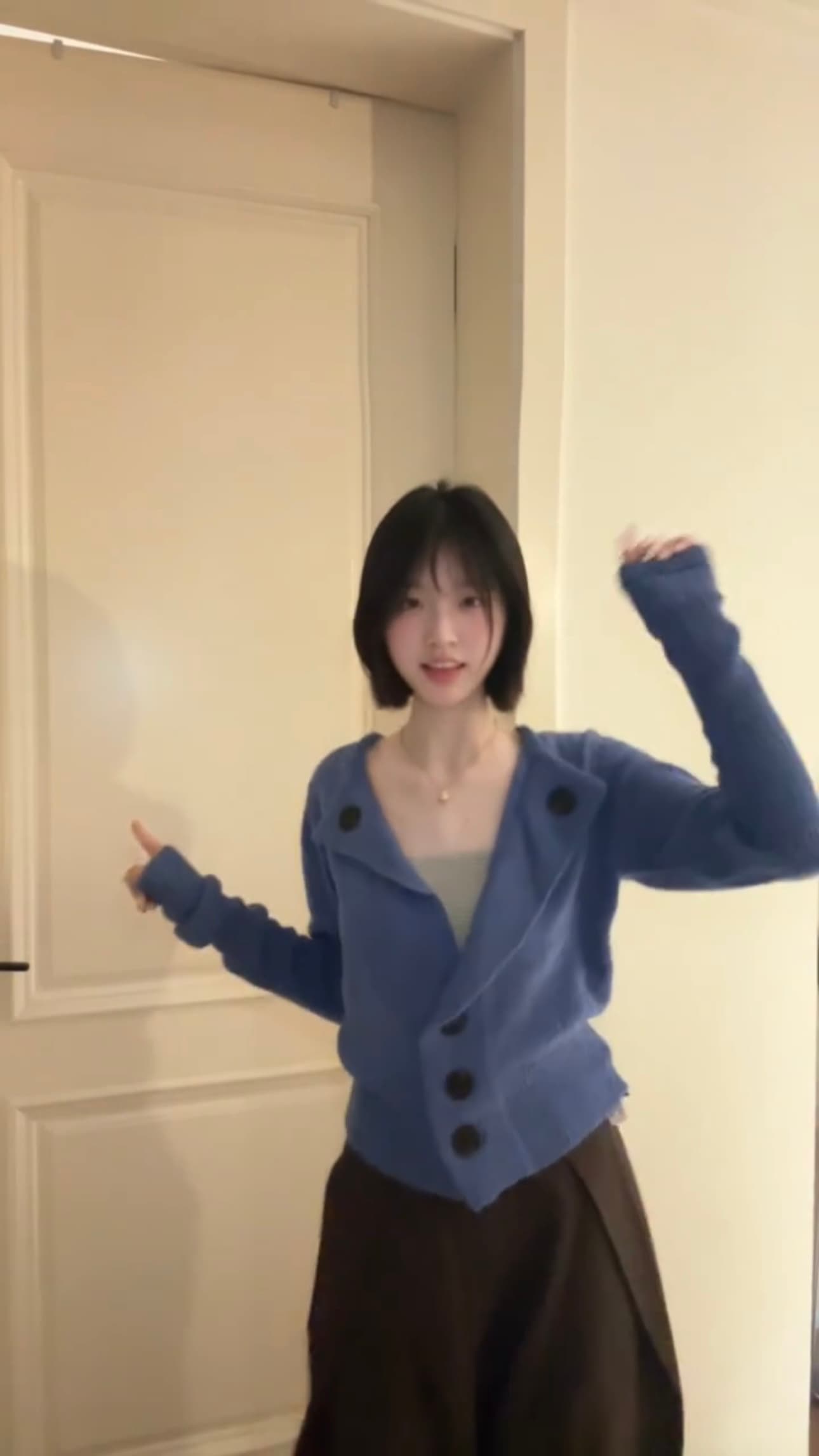 디자인 센스 특별 조정 블루 모헤어 허리 수축 스웨터 상세 이미지 3