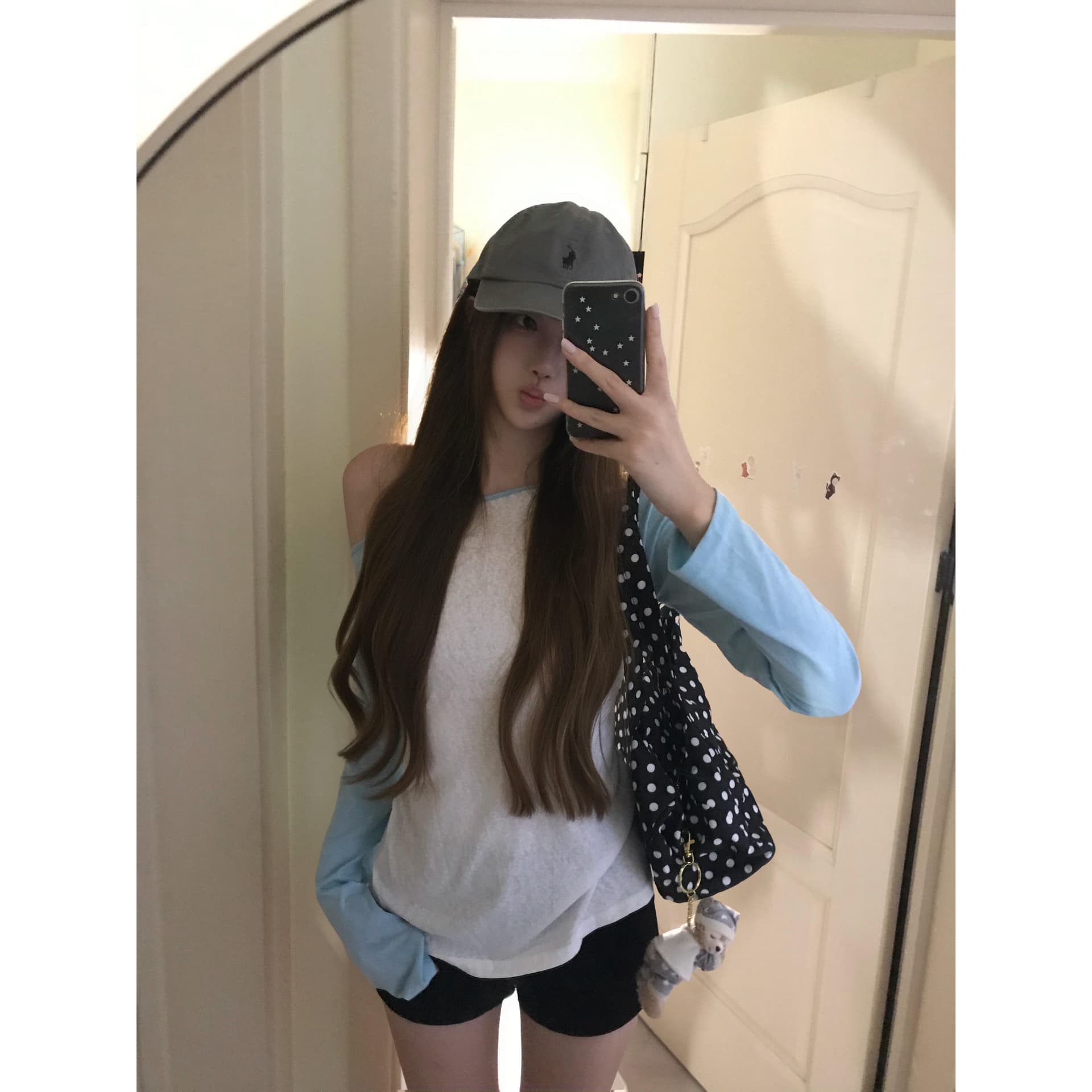 파란색 긴팔 티셔츠 여성 가을 루즈핏 한 부서 오프숄더 비스듬한 어깨 슬림해 보이는 인사이드 가져 가라. 기본 셔츠 작은 맨위 이미지 5