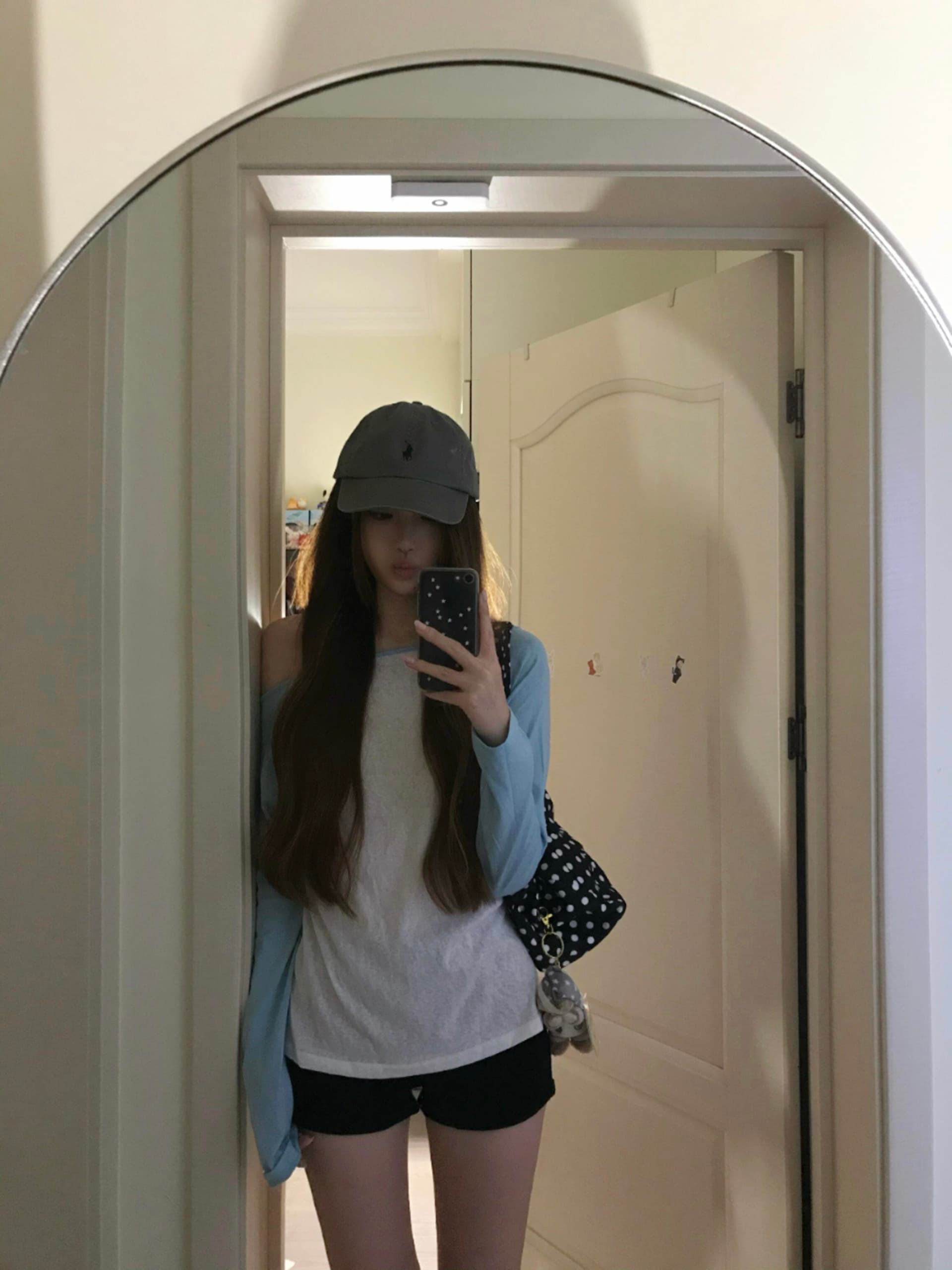 파란색 긴팔 티셔츠 여성 가을 루즈핏 한 부서 오프숄더 비스듬한 어깨 슬림해 보이는 인사이드 가져 가라. 기본 셔츠 작은 맨위 상세 이미지 7