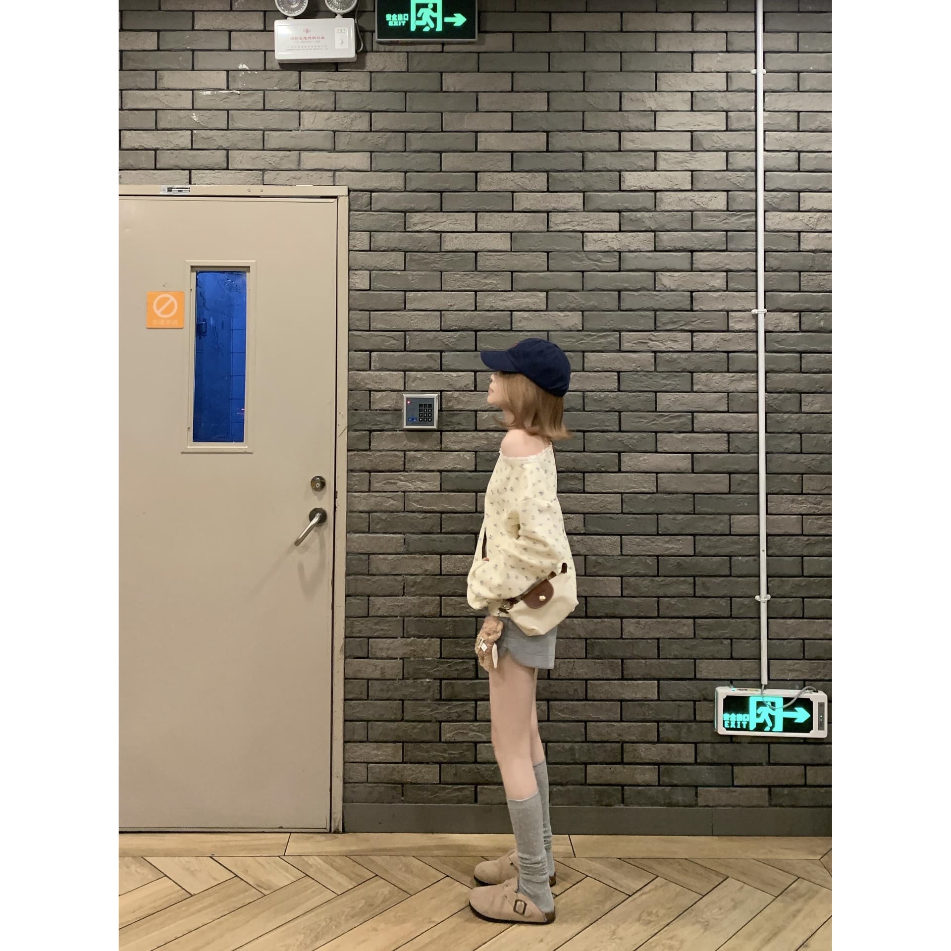 아름다움 어깨 필터 비스듬한 어깨 작은 꽃무늬 패치워크 풀오버 긴팔 후드티 이미지 5