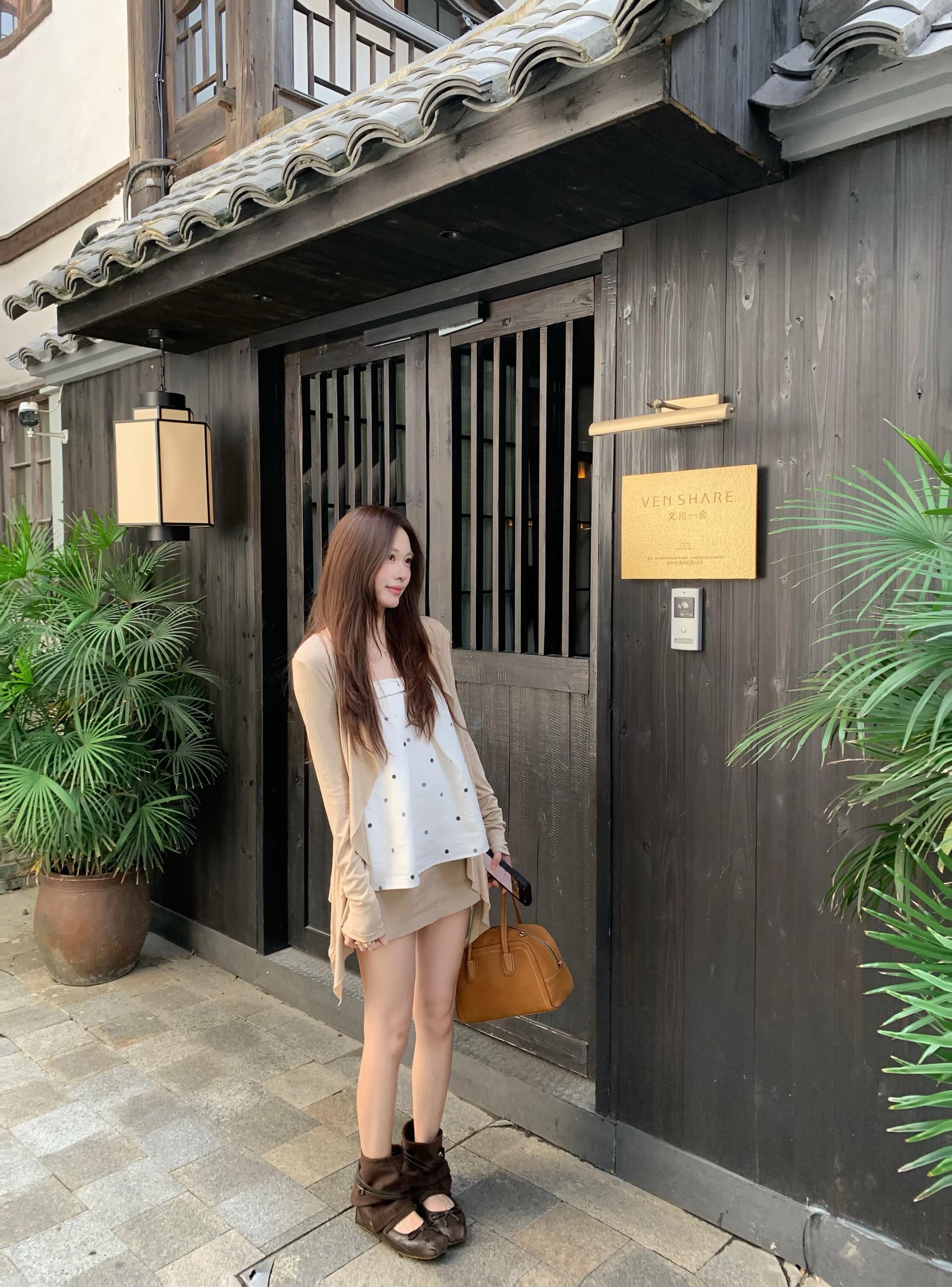가을 니트 카디건 코트 여성 한 부서 긴팔 맨위 디자인 센스 불규칙 외부 가져 가라. 이미지 3