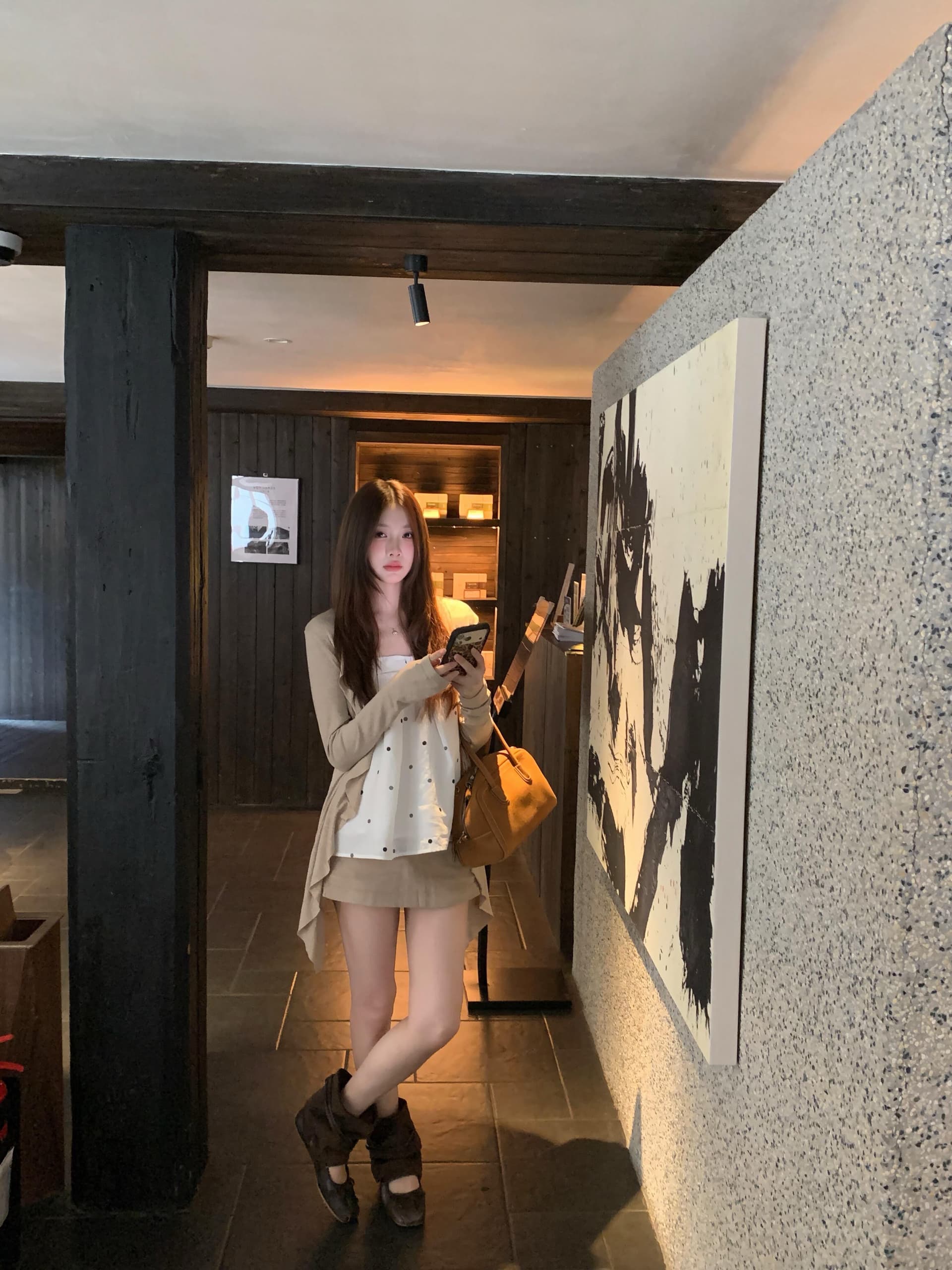 가을 니트 카디건 코트 여성 한 부서 긴팔 맨위 디자인 센스 불규칙 외부 가져 가라. 상세 이미지 2