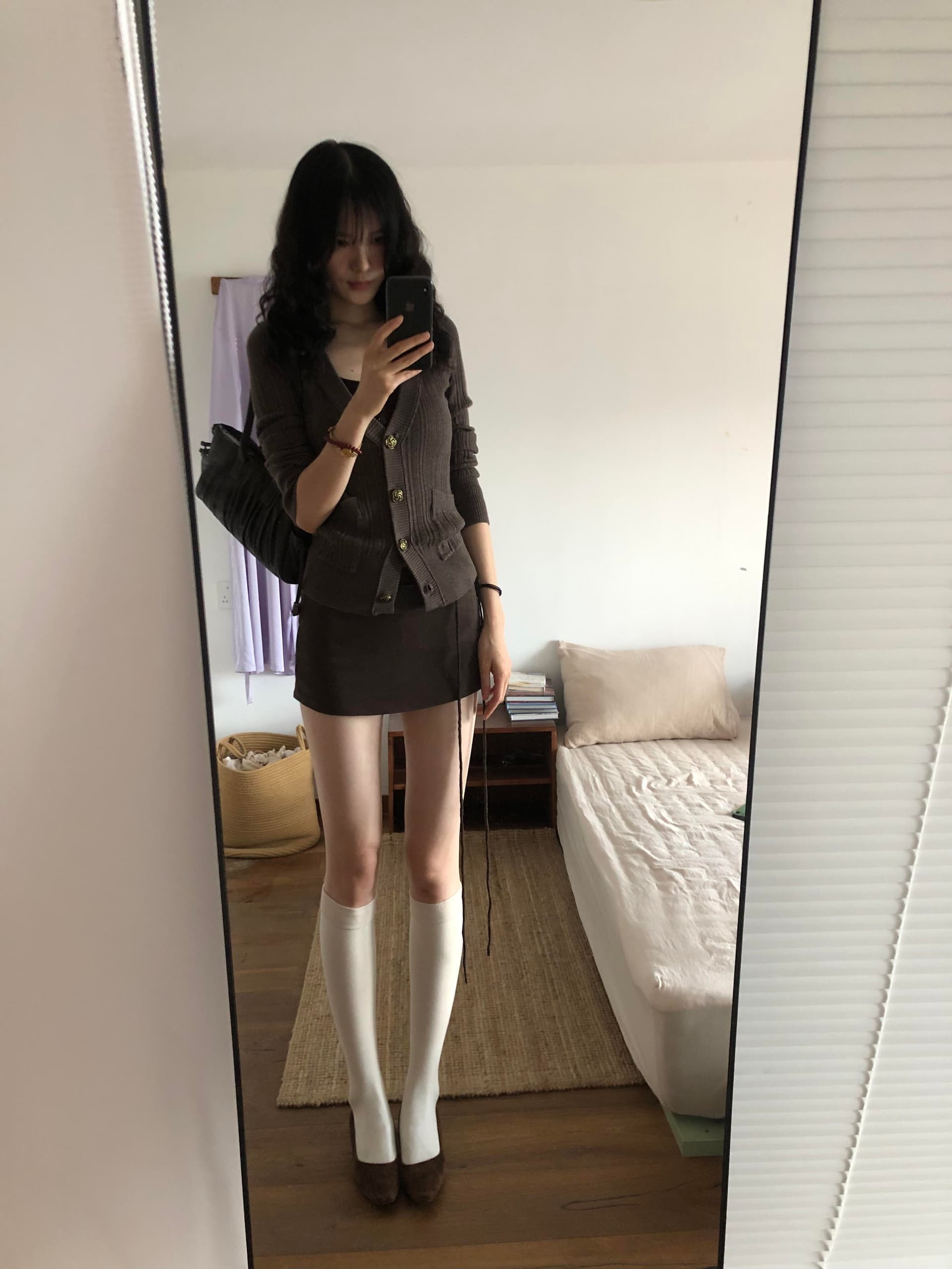 품격 질감 센스 니트 스웨터 캐주얼 다용도 허리 수축 슬림해 보이는 고급 센스 V넥 스웨터 이미지 2