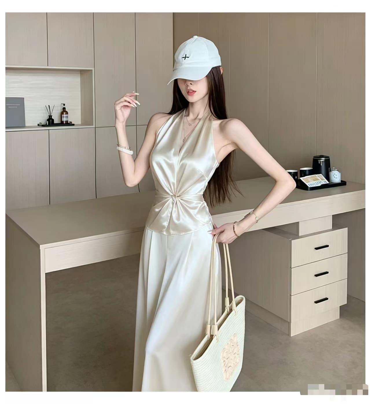 로얄 자매 품격 새틴 백리스 행침 목 캐미솔 비틀림 주름 허리 수축 민소매 맨위 넓은 다리 캐주얼 바지 상세 이미지 3