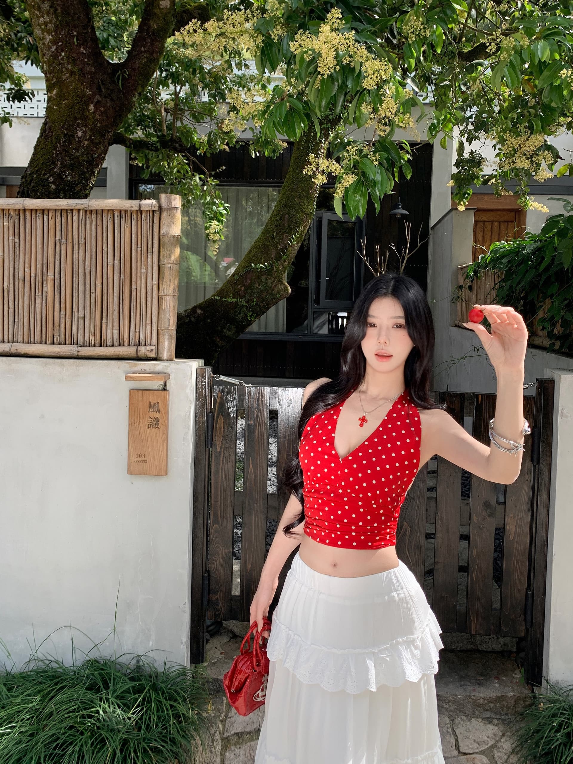 실사 정가 빨간색 도트 무늬 행침 목 조끼 맨위 화이트 다용도 레이스 레이스 한 마디 롱 코트 케이크 드레스