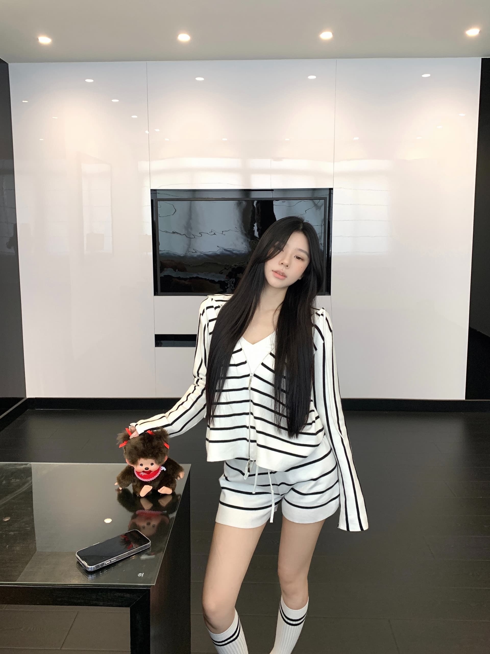 실사 정가 새로운 흑백 줄무늬 지퍼 후드 긴팔 니트 재킷 스트레이트 캐주얼 반바지 투피스 세트 이미지 3