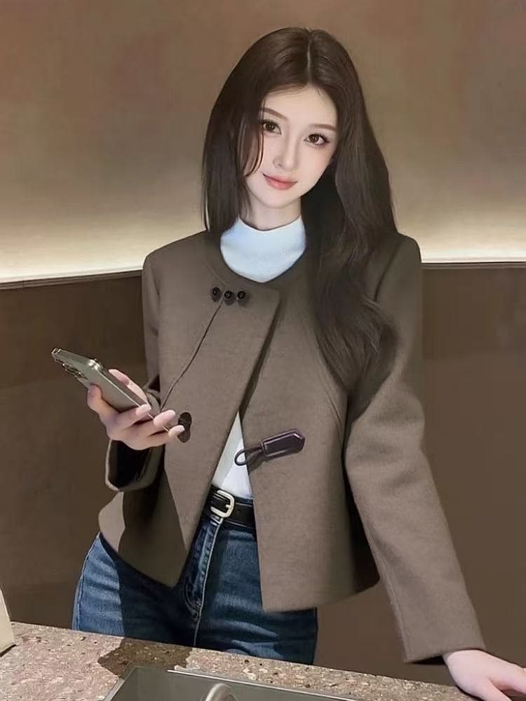 고급 세련된 외국 가스 고유 한 아름다운 쇼트 스타일 모직 코트 슈퍼 잘 생긴 고급 센스 브라운 모직 외투 여성 겨울 이미지 2
