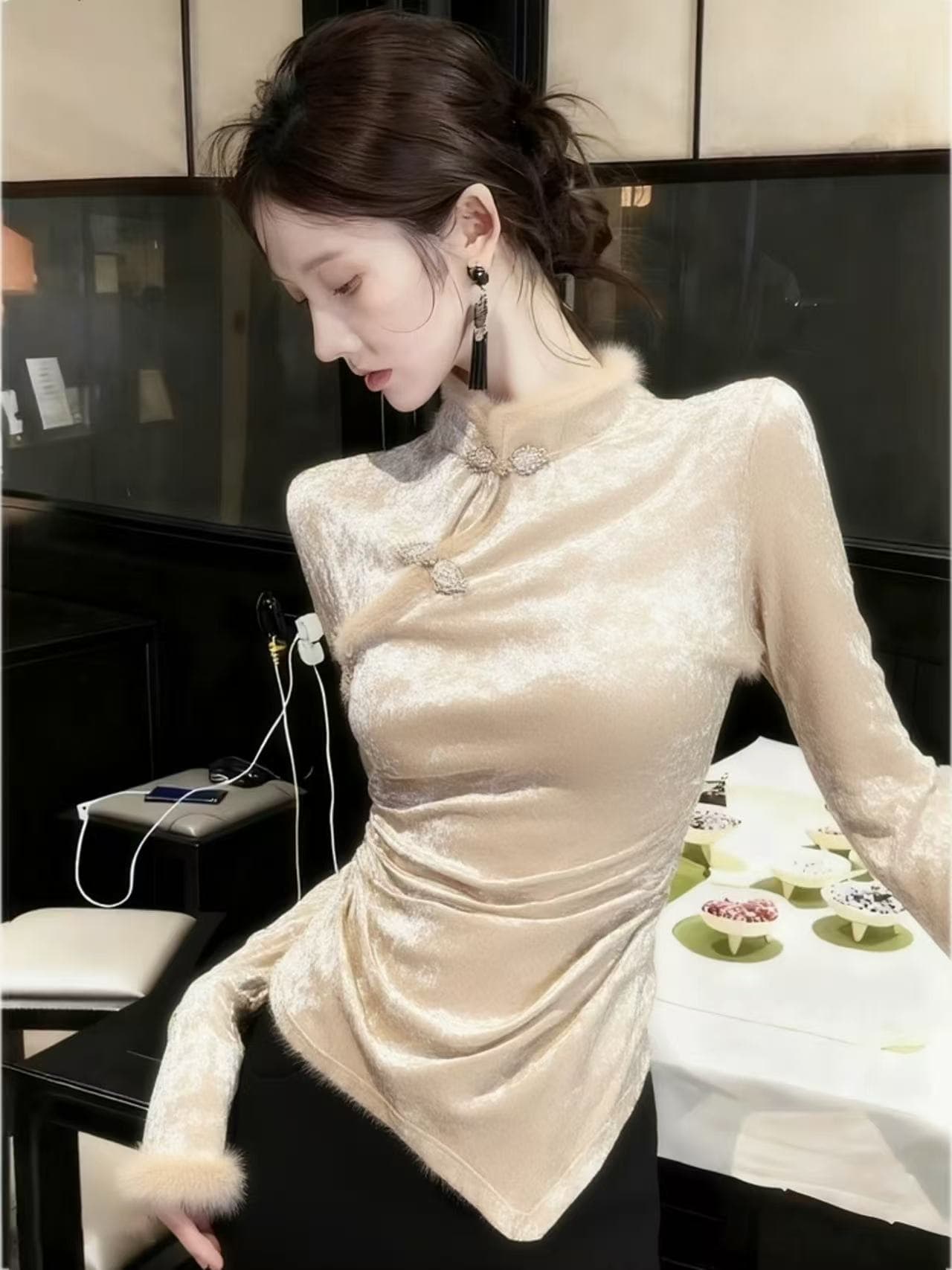 빛 럭셔리 새로운 중식 스탠드 칼라 살구 색상 벨벳 여성 셔츠 가을 겨울 새로운 긴팔 단추 디자인 세련된 외국 가스 맨위 이미지 2