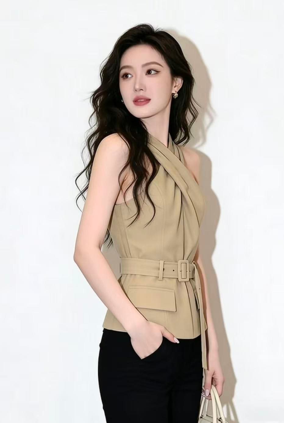 yoomini 열세 개 여성 의류 2026 봄 새로운 한 부서 디자인 센스 십자가 칼라 행침 목 오프숄더 맨위 여성 상세 이미지 2