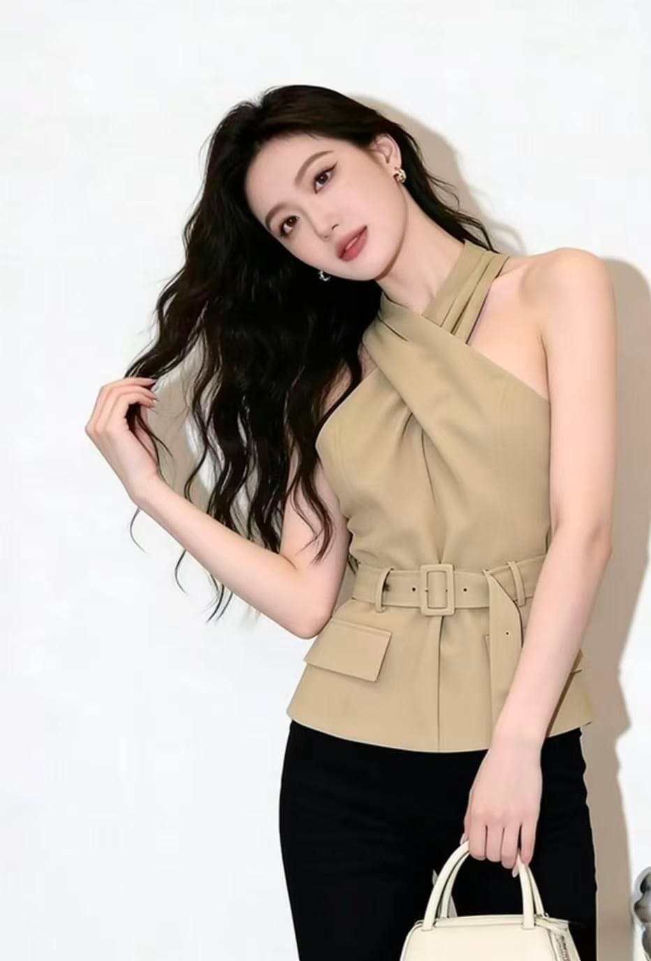 yoomini 열세 개 여성 의류 2026 봄 새로운 한 부서 디자인 센스 십자가 칼라 행침 목 오프숄더 맨위 여성 상세 이미지 5