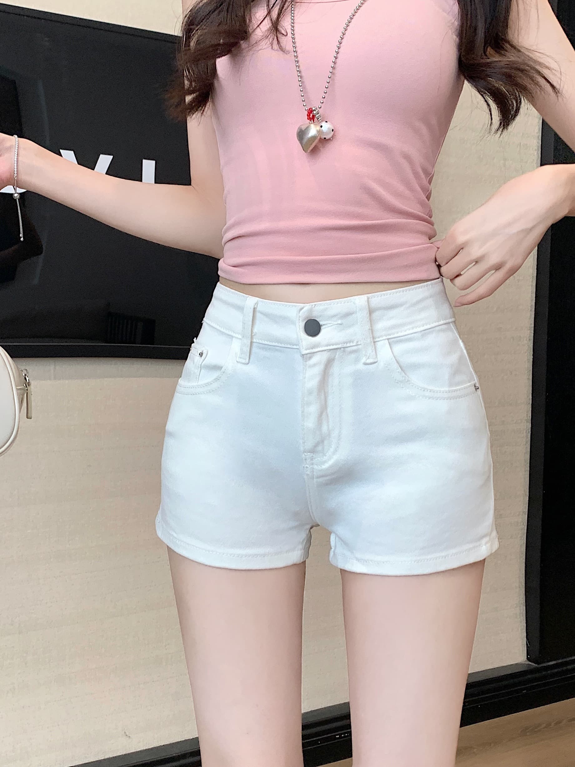 실사 아메리칸 화이트 자수 데님 반바지 여성 여름 디자인 센스 핫걸 몸매 가꾸기 타이트 슬림해 보이는 핫 바지 이미지 3