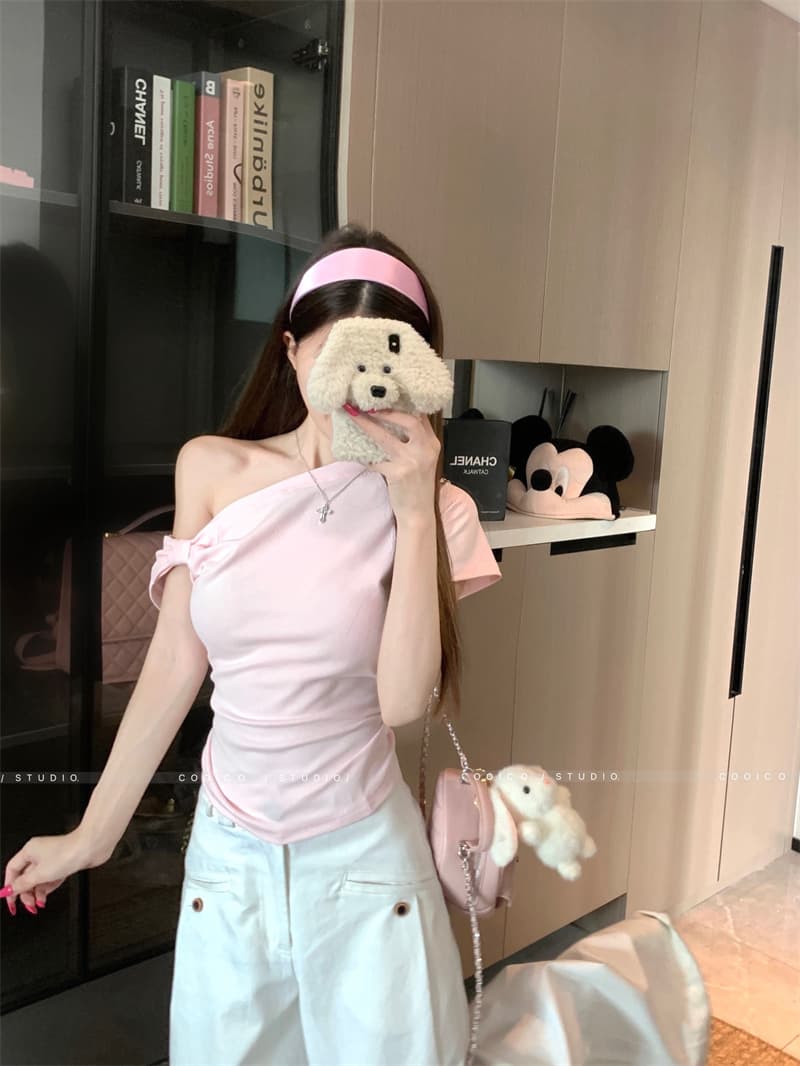 실사 정가 반팔 비스듬한 어깨 티셔츠 여성 여름 디자인 센스 슬림해 보이는 오프숄더 맨위