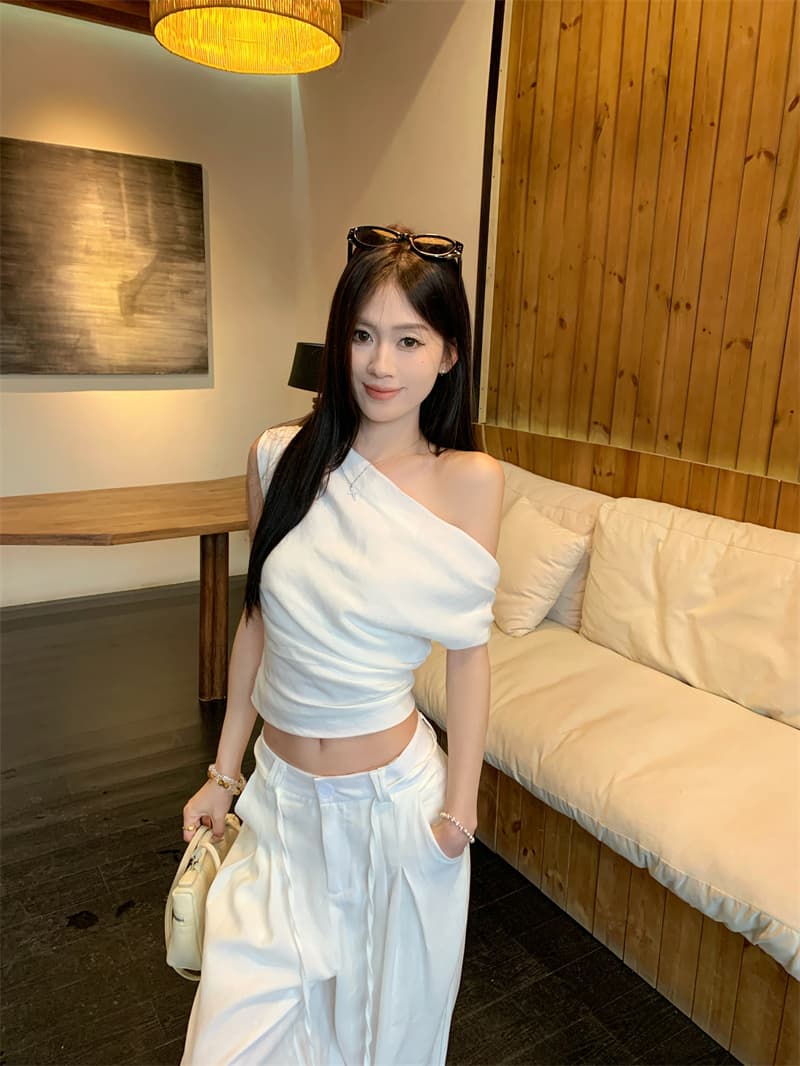 실사 정가 비스듬한 어깨 반팔 티셔츠 하이웨이스트 슬림해 보이는 와이드 레깅스 바지 휴가 바람 세트 이미지 3