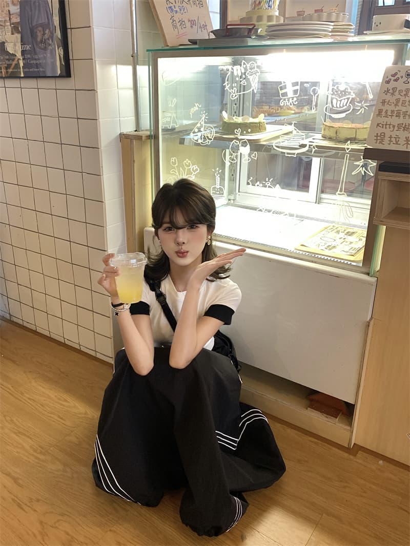 실사 정가 차가운 센스 패치워크 반팔 흑인과 백인 패션 치마 작은 대중 디자인 센스 반신 치마 세트 여성 상세 이미지 11