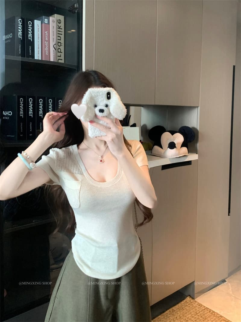 실사 정가 디자인 센스 홀로우 아웃 V넥 반팔 티셔츠 여성 여름 2026 작은 대중 Chic 몸매 가꾸기 맨위 상세 이미지 1