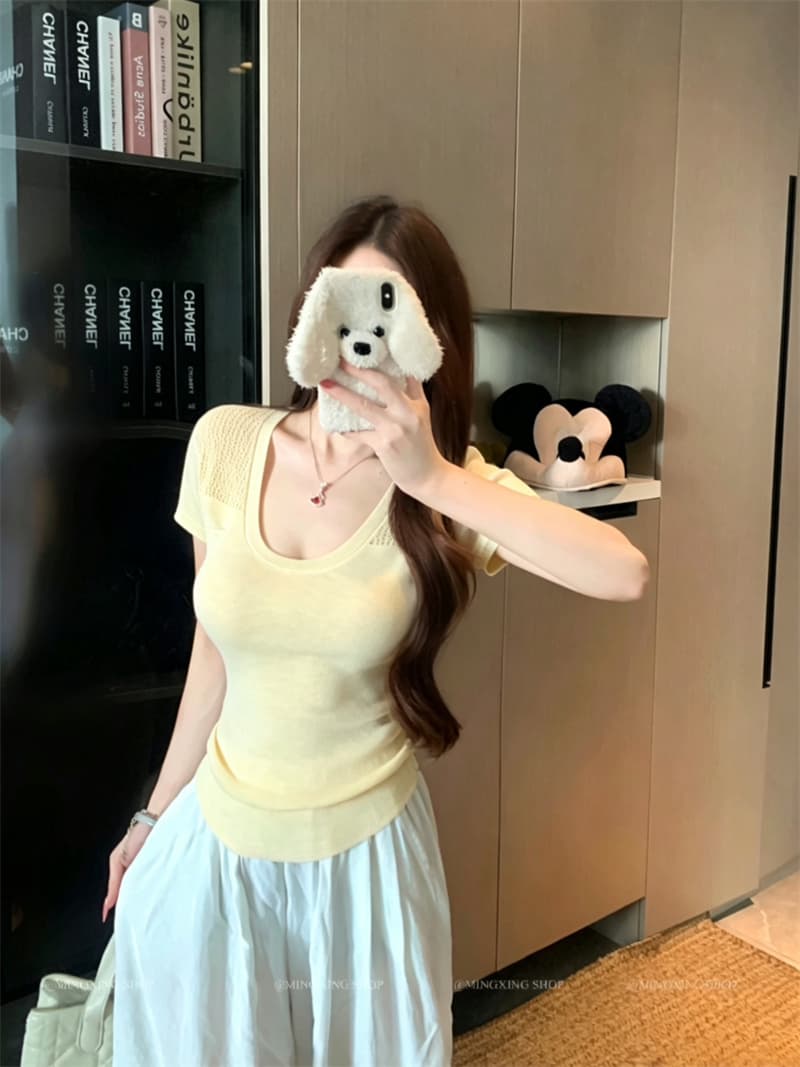 실사 정가 디자인 센스 홀로우 아웃 V넥 반팔 티셔츠 여성 여름 2026 작은 대중 Chic 몸매 가꾸기 맨위 상세 이미지 3
