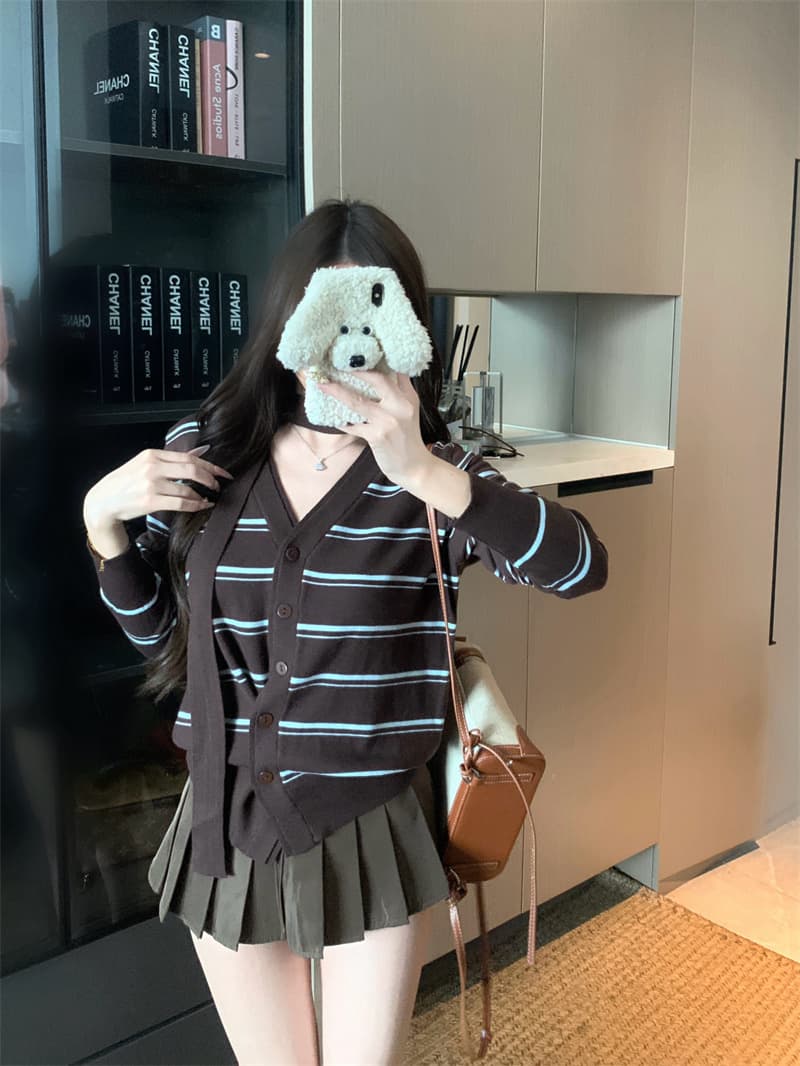 실사 정가 프랑스식 학원 스타일 레트로 스트라이프 행침 목 니트 오픈 가디건 여성 가을 미니멀리즘 V넥 긴팔 맨위