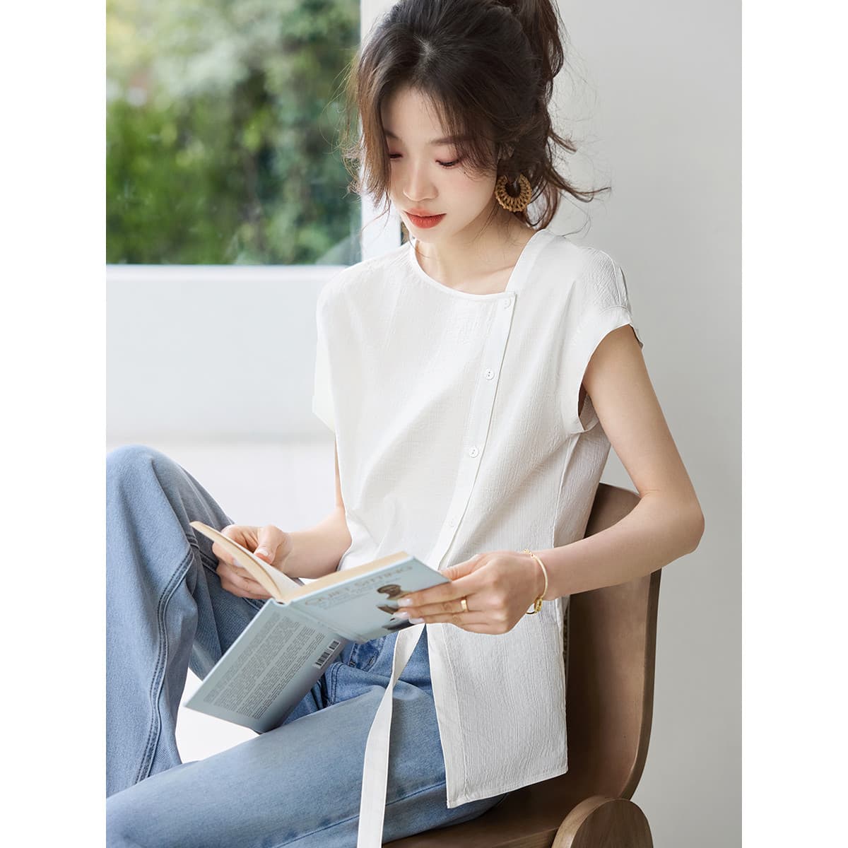 2025 여름 새로운 셔츠 프랑스식 캐주얼 품격 디자인 센스 불규칙 문 襟 작은 날다 소매 셔츠 이미지 2
