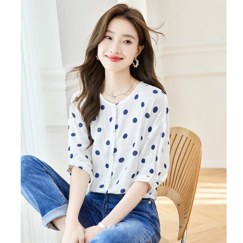 2026 여름 새로운 도트 무늬 7부 소매 쉬폰 여성 셔츠 라운드 넥 루즈핏 셔츠 앞이 짧고 뒤가 길다 중간 소매 맨위 이미지 2